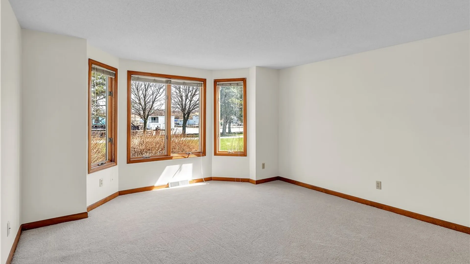Property at 56 Niagara Shore Drive, Tonawanda, NY 14150 36