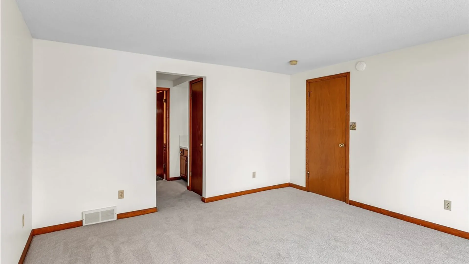 Property at 56 Niagara Shore Drive, Tonawanda, NY 14150 37