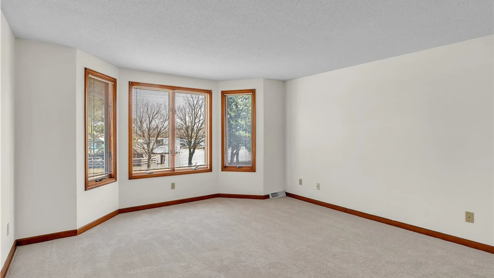 Property at 56 Niagara Shore Drive, Tonawanda, NY 14150 44