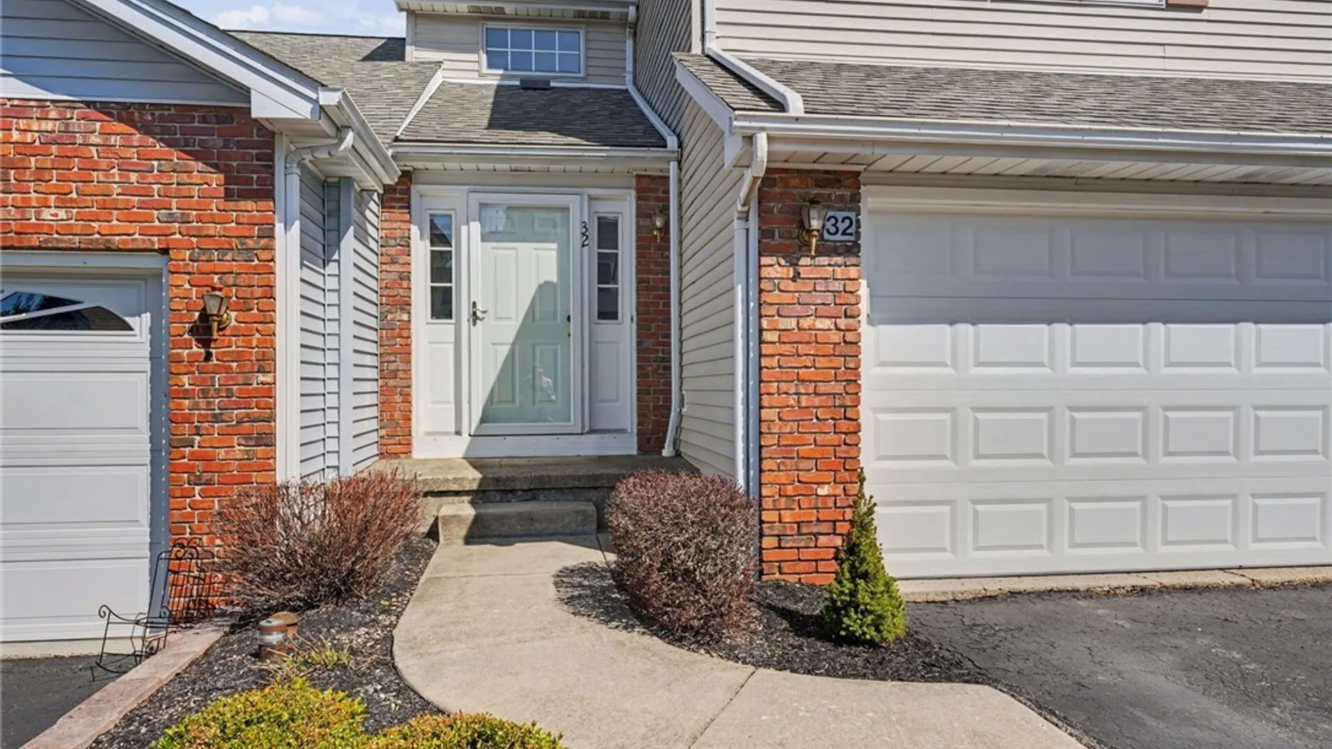 Property at 32 Hill Drive, West Seneca, NY 14224 2