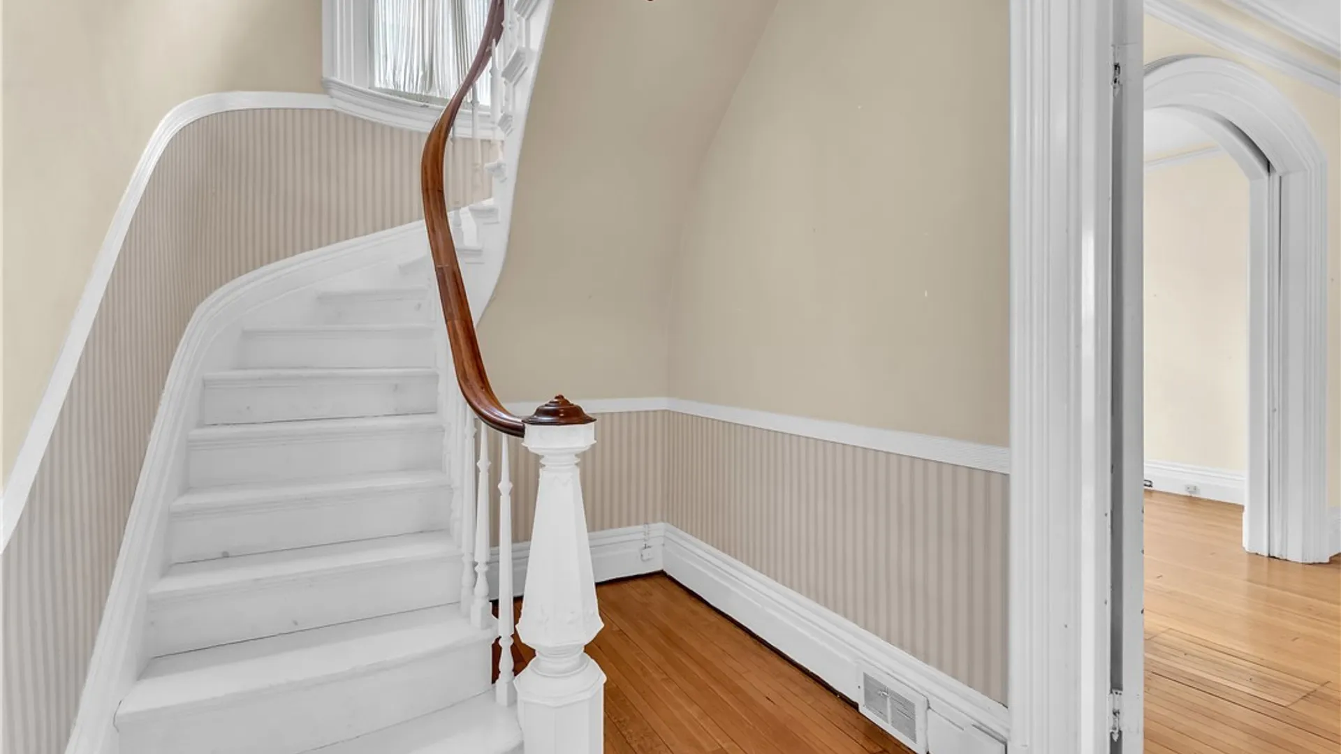 Property at 41 Irving Place, Buffalo, NY 14201 7