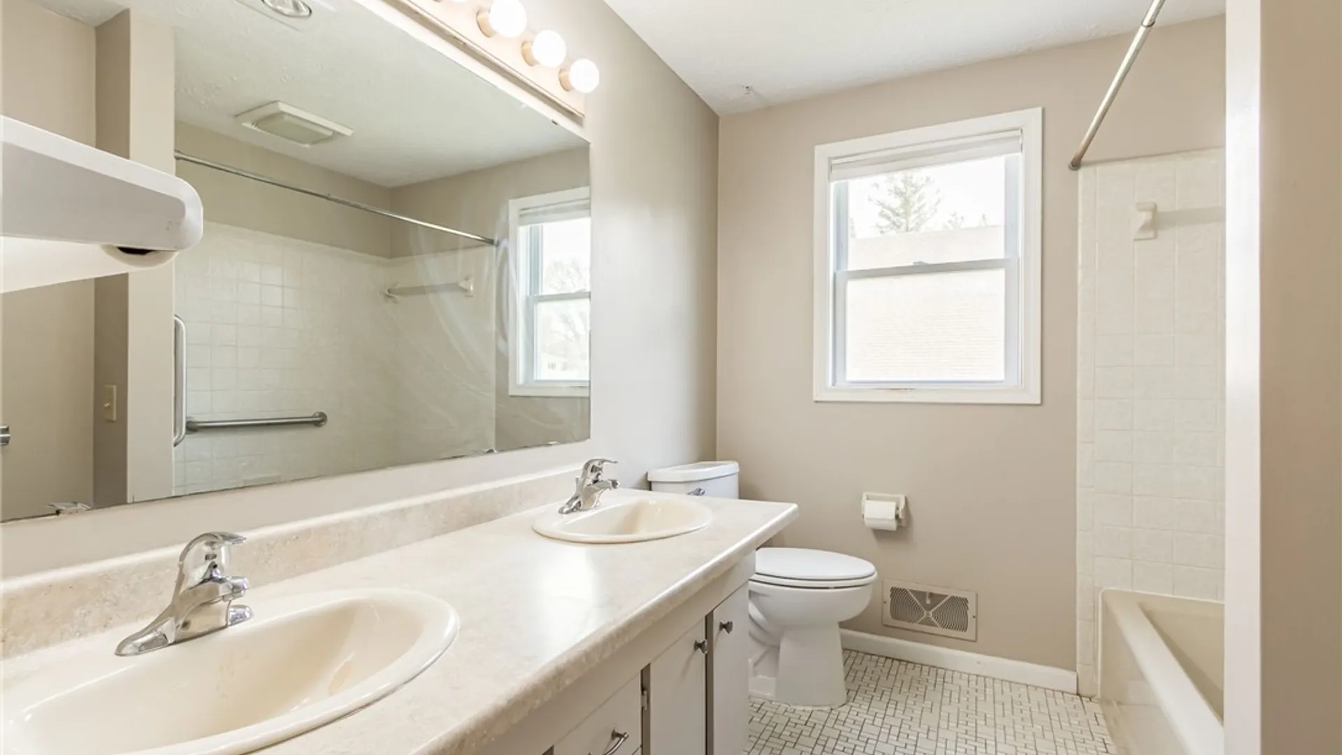 Property at 299 Fairport Road, Pittsford, NY 14445 27