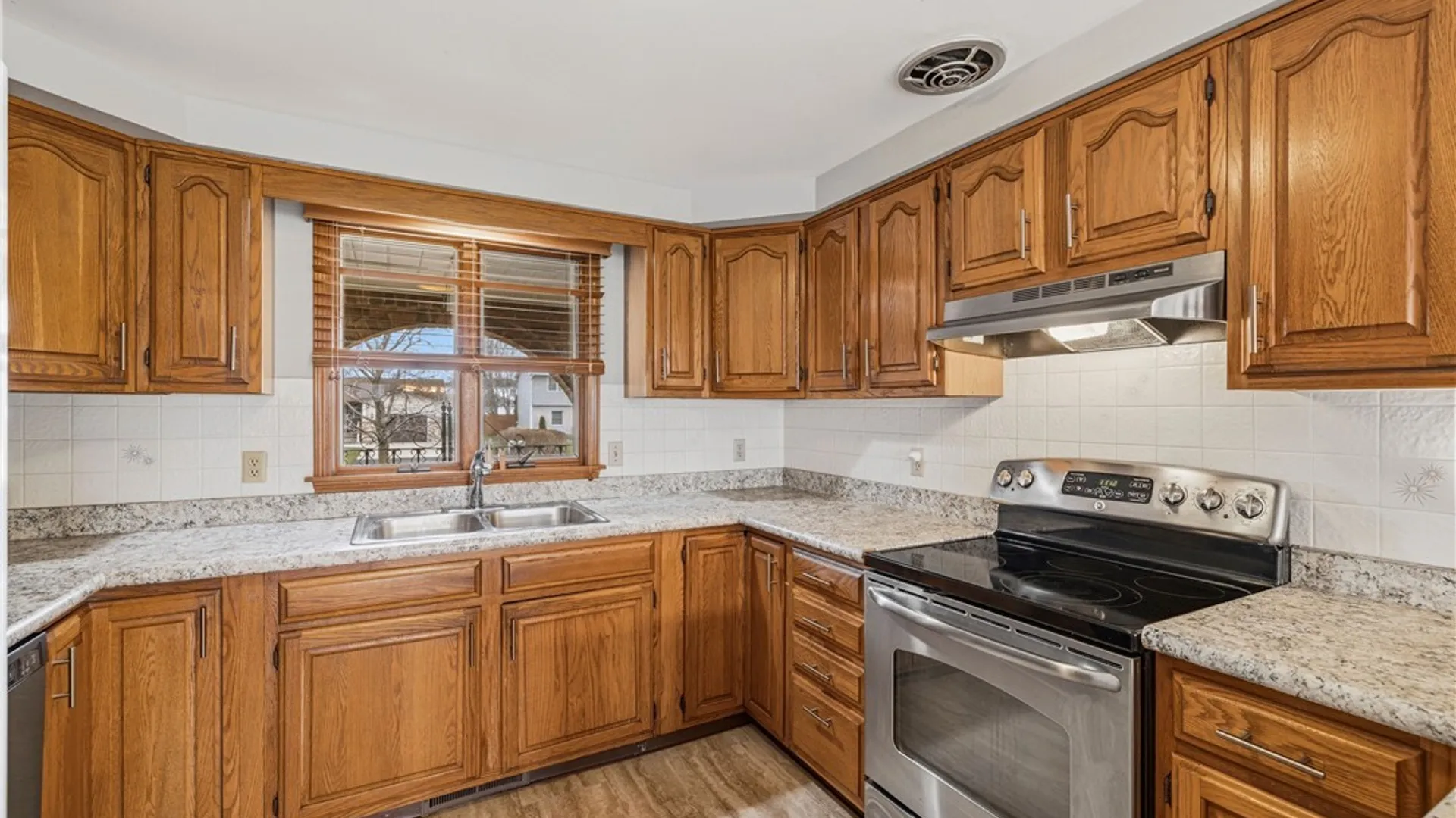 Property at 6941 Rebecca Drive, Wheatfield, NY 14304 5