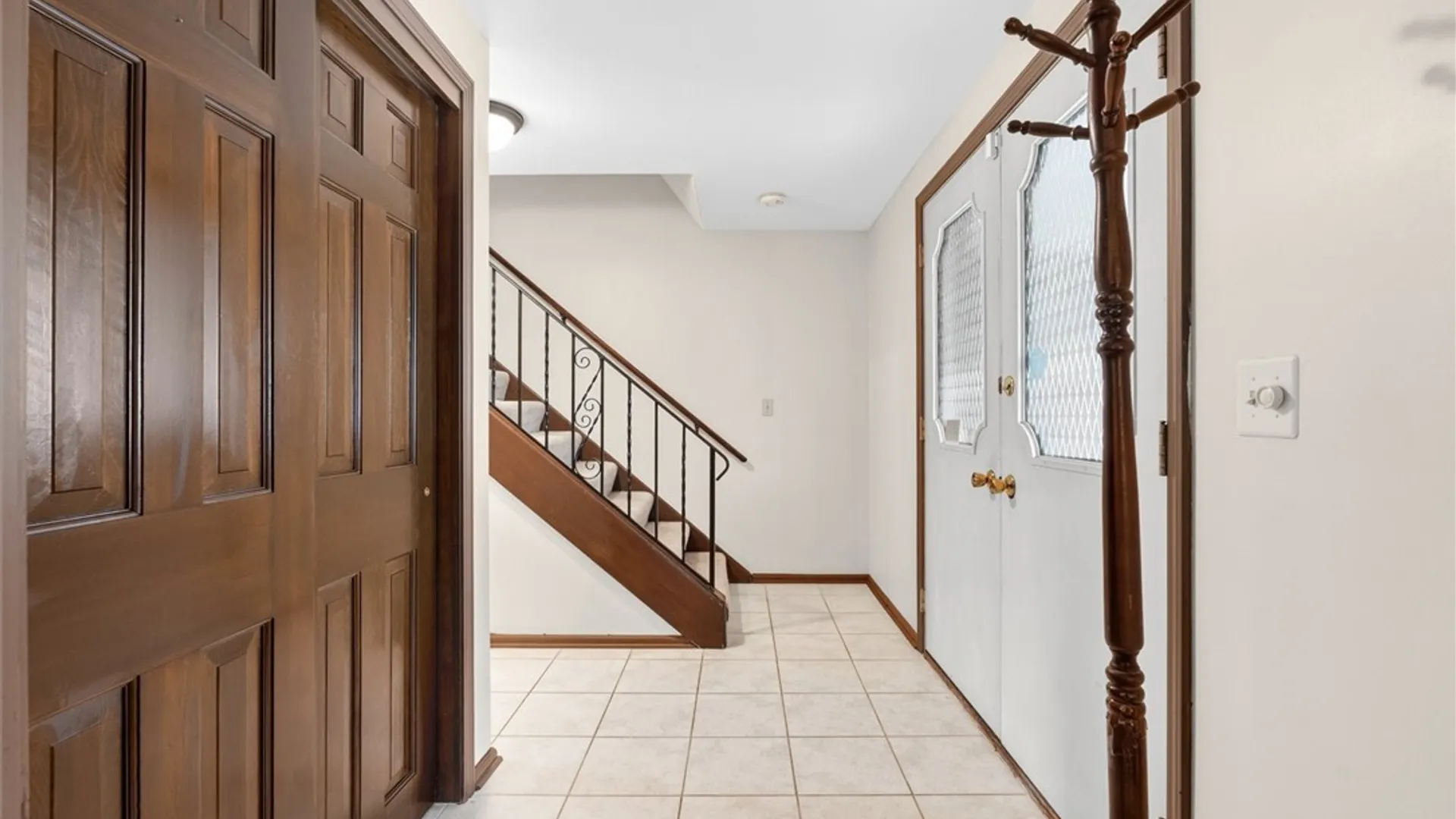 Property at 4059 Pawnee Drive, Clay, NY 13090 6