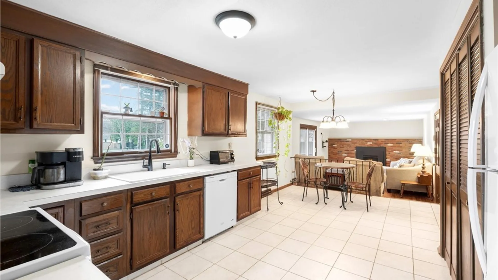 Property at 4059 Pawnee Drive, Clay, NY 13090 8