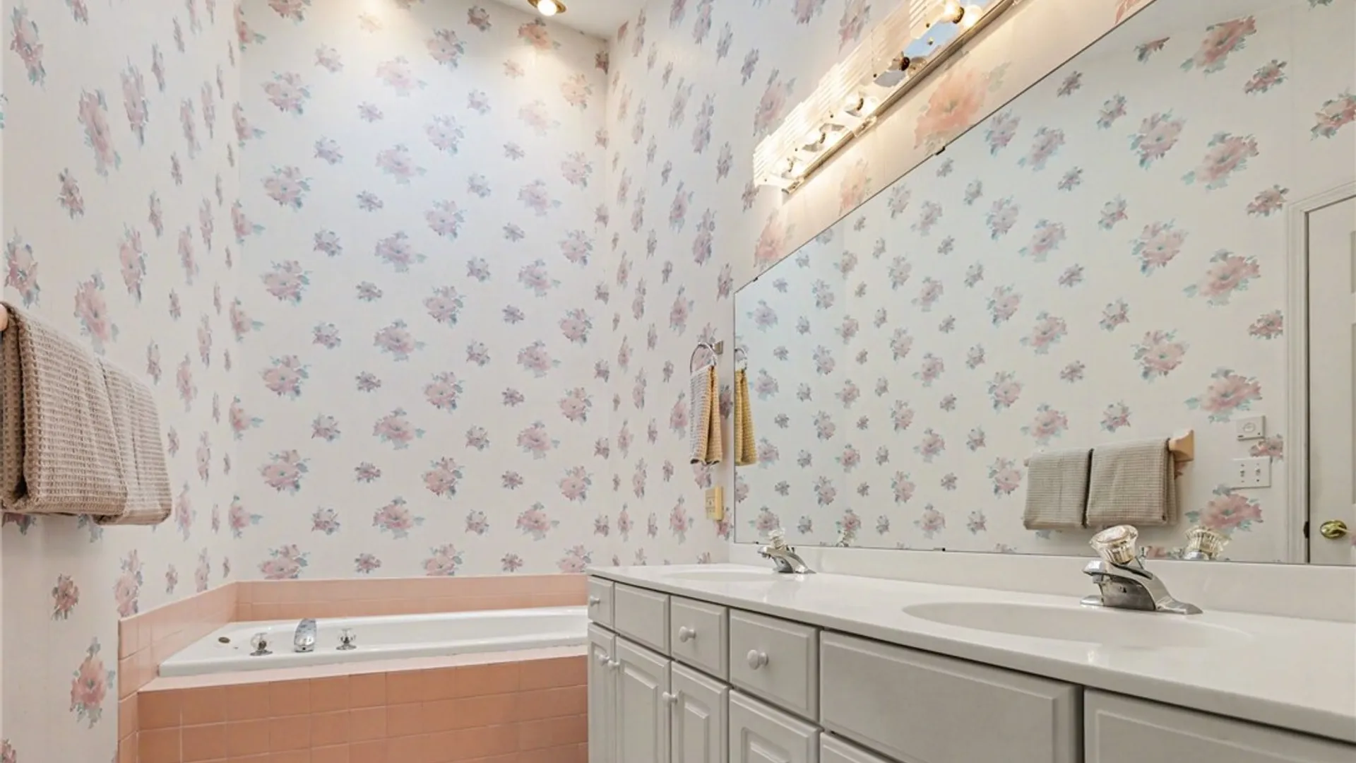 Property at 158 Eaglesfield Way, Perinton, NY 14450 16