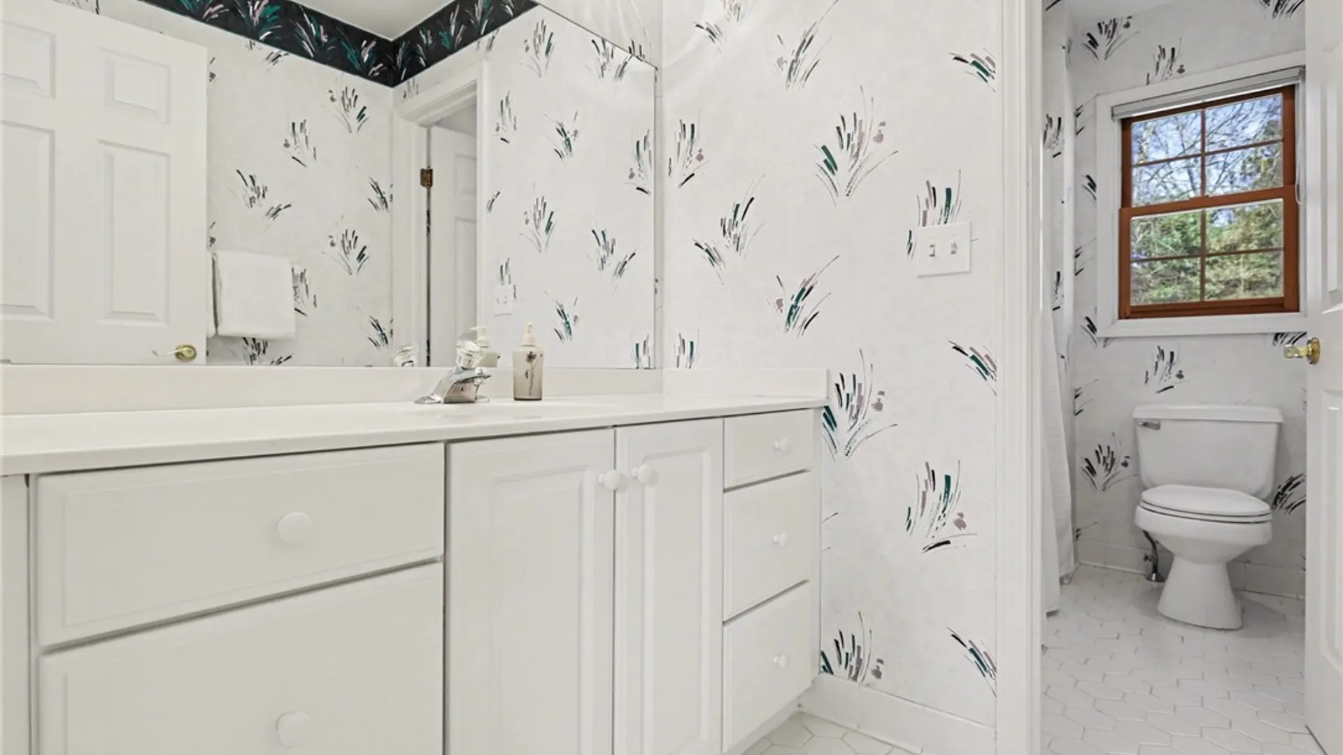 Property at 158 Eaglesfield Way, Perinton, NY 14450 18