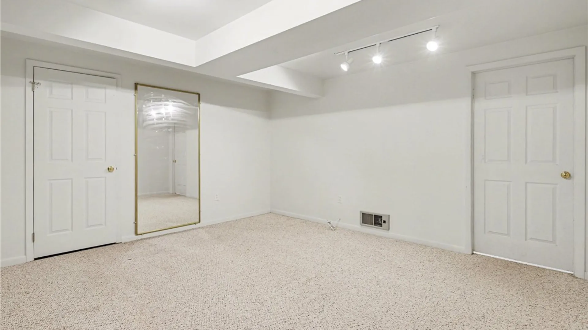 Property at 158 Eaglesfield Way, Perinton, NY 14450 22