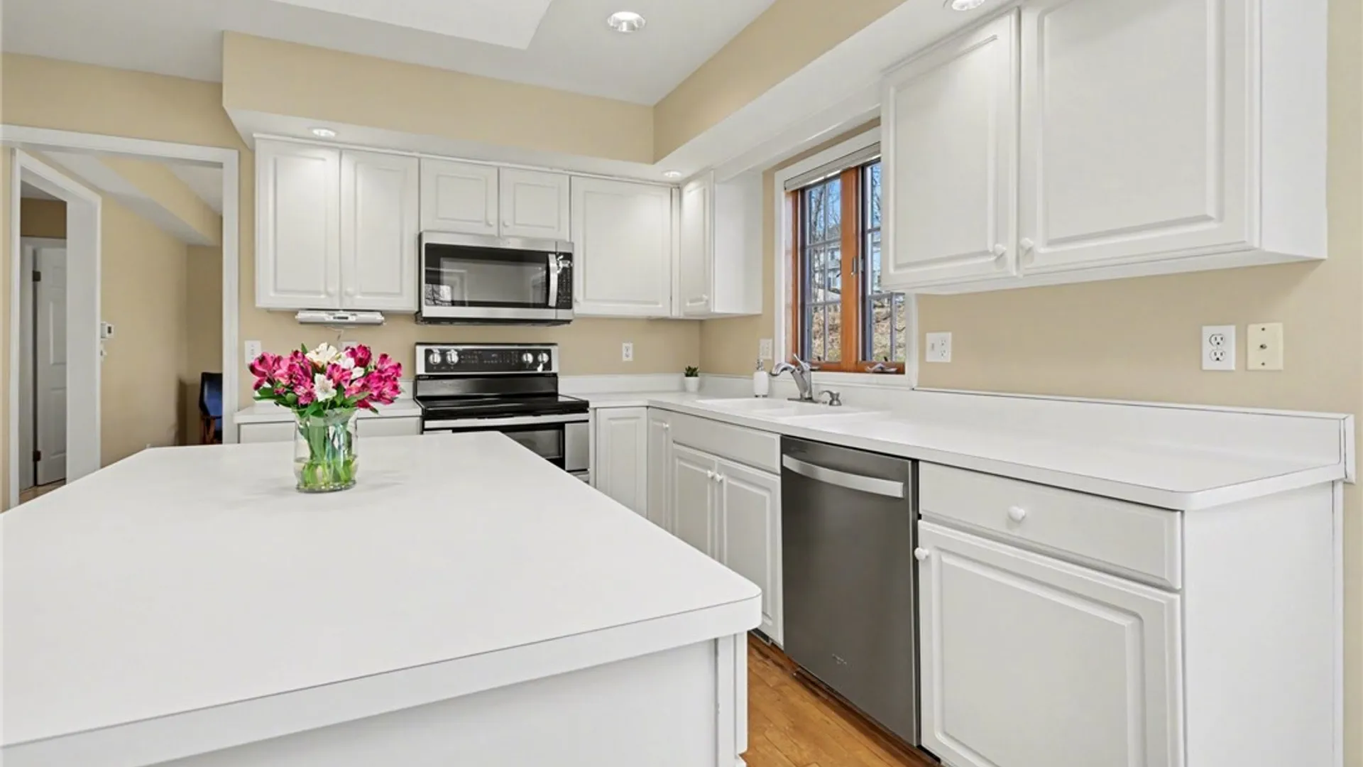 Property at 158 Eaglesfield Way, Perinton, NY 14450 9