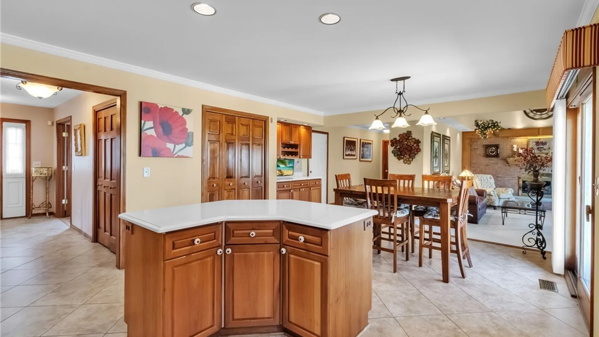 Property at 6340 Cloverleaf Circle, Clarence, NY 14051 14