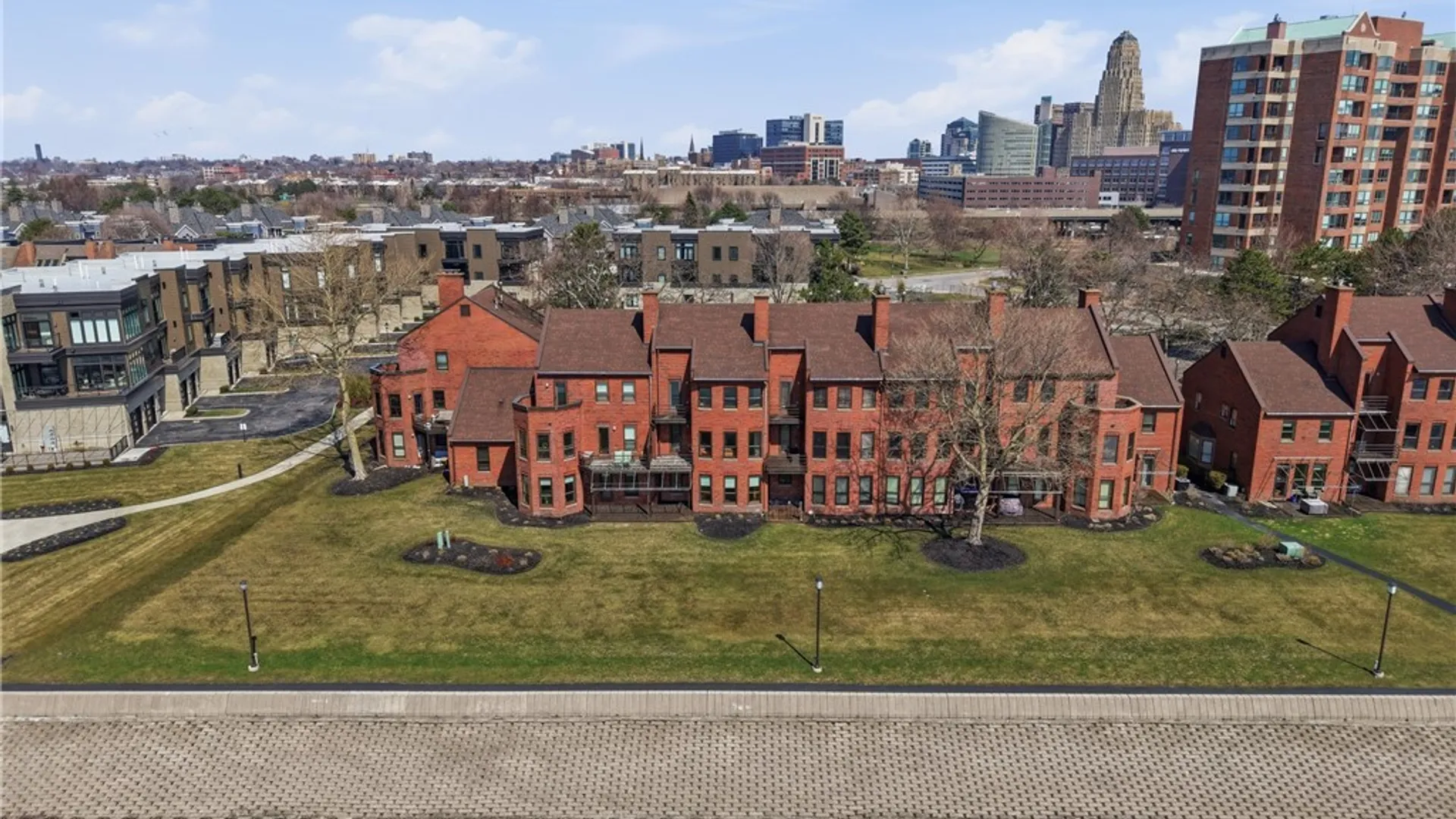 Property at 18 Marina Park, Buffalo, NY 14202 2