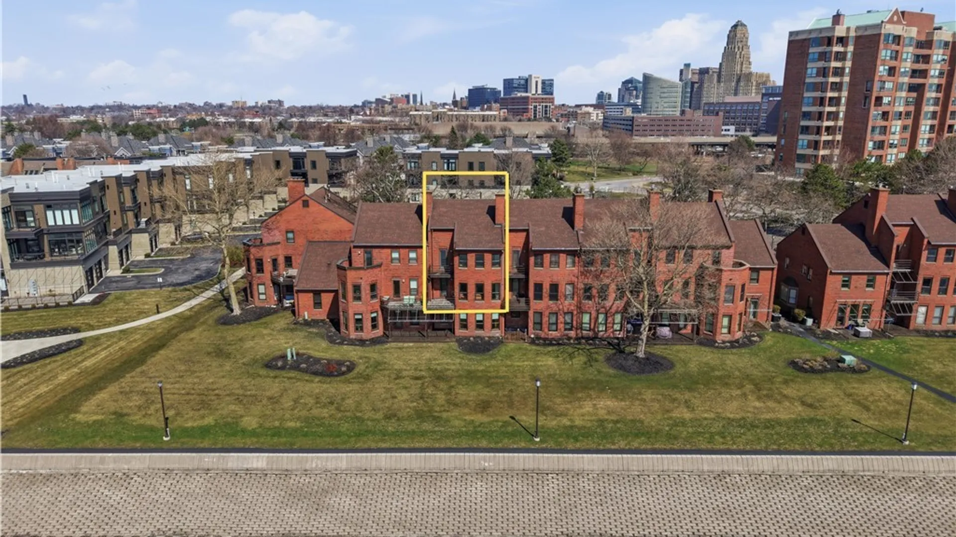 Property at 18 Marina Park, Buffalo, NY 14202 3