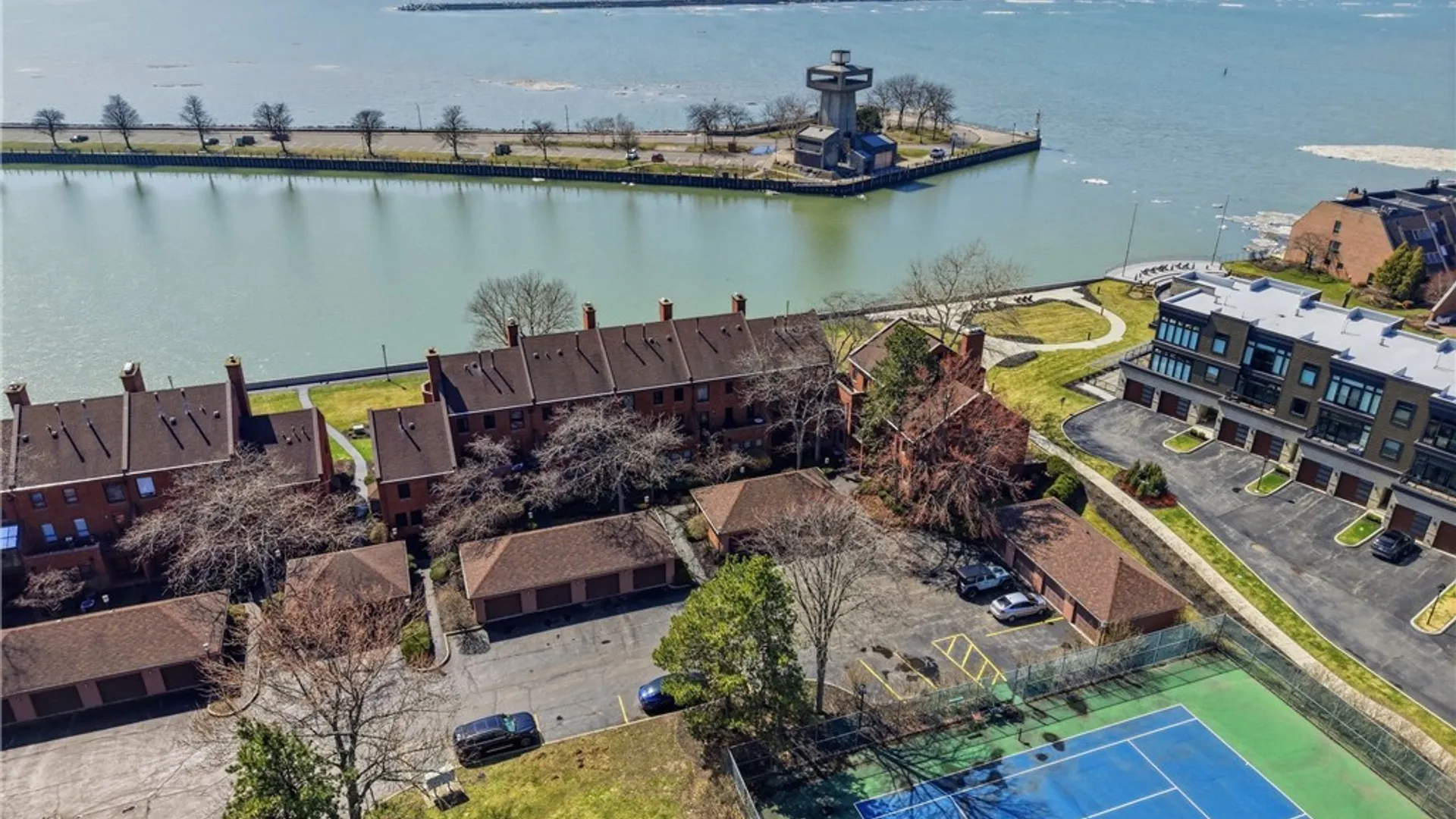 Property at 18 Marina Park, Buffalo, NY 14202 4