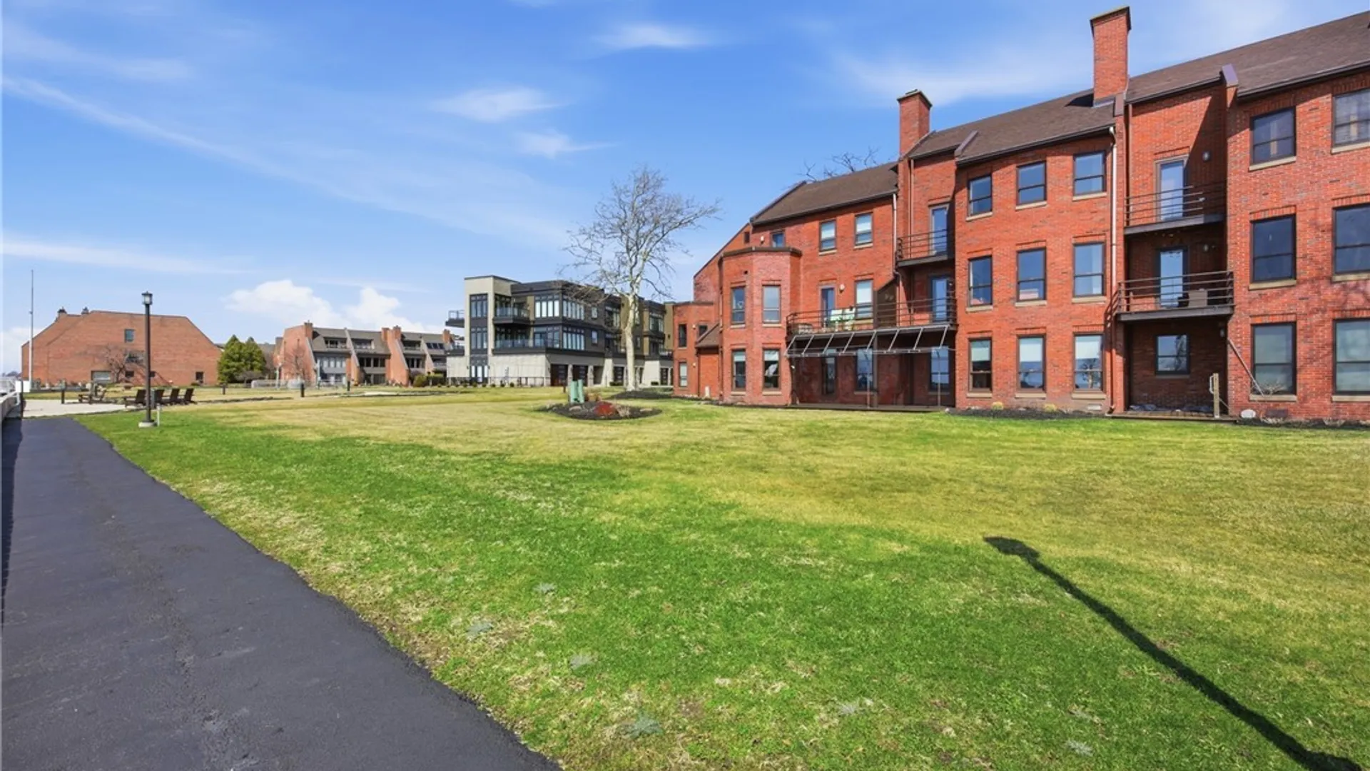 Property at 18 Marina Park, Buffalo, NY 14202 44