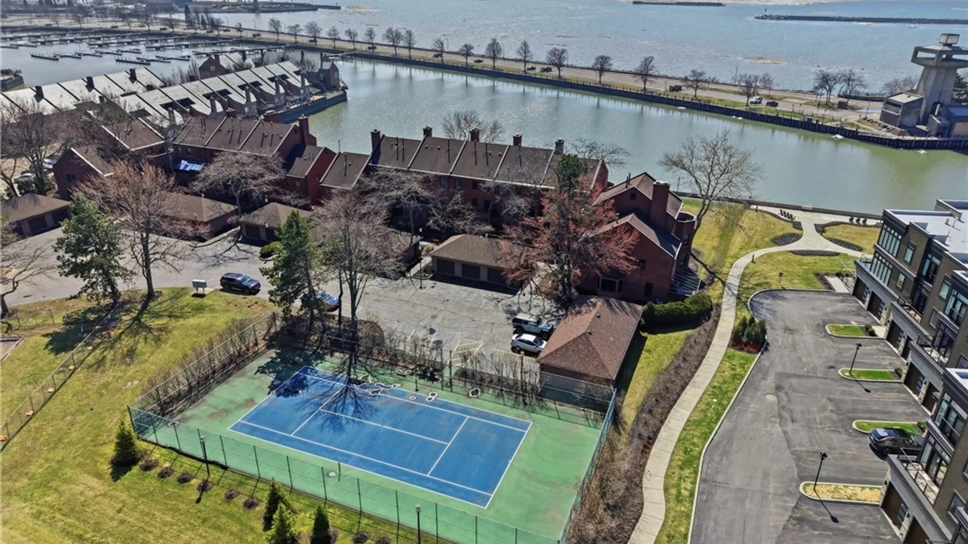 Property at 18 Marina Park, Buffalo, NY 14202 5