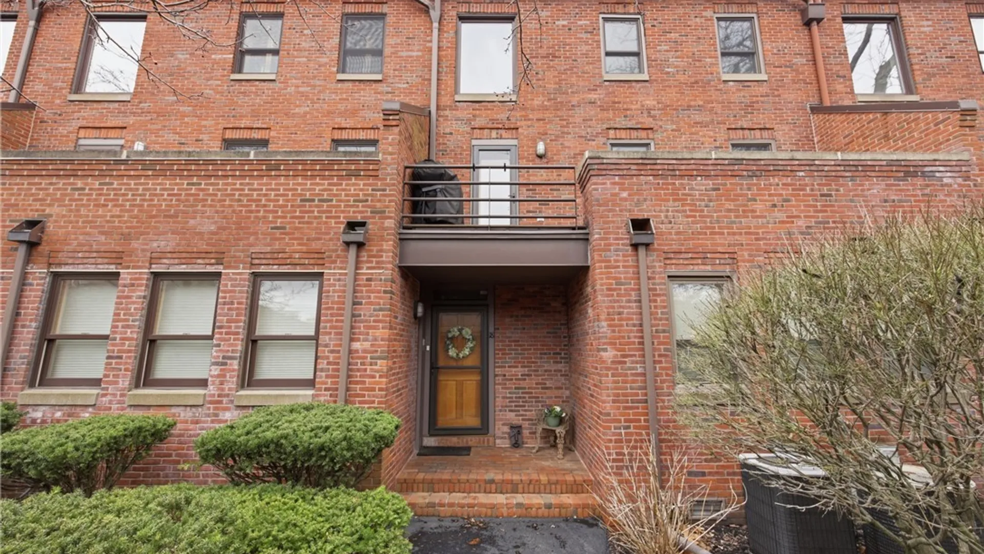 Property at 18 Marina Park, Buffalo, NY 14202 8