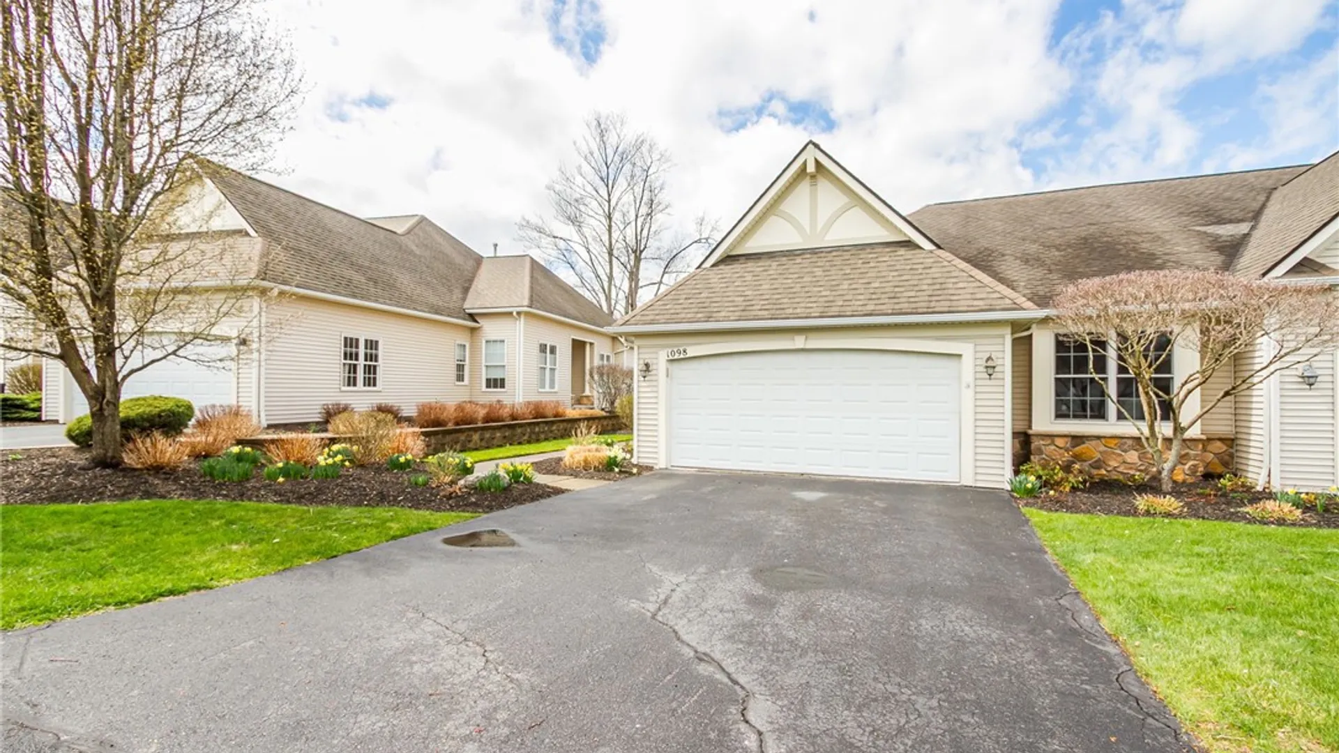 Property at 1098 Yorkshire Way, Victor, NY 14564 3