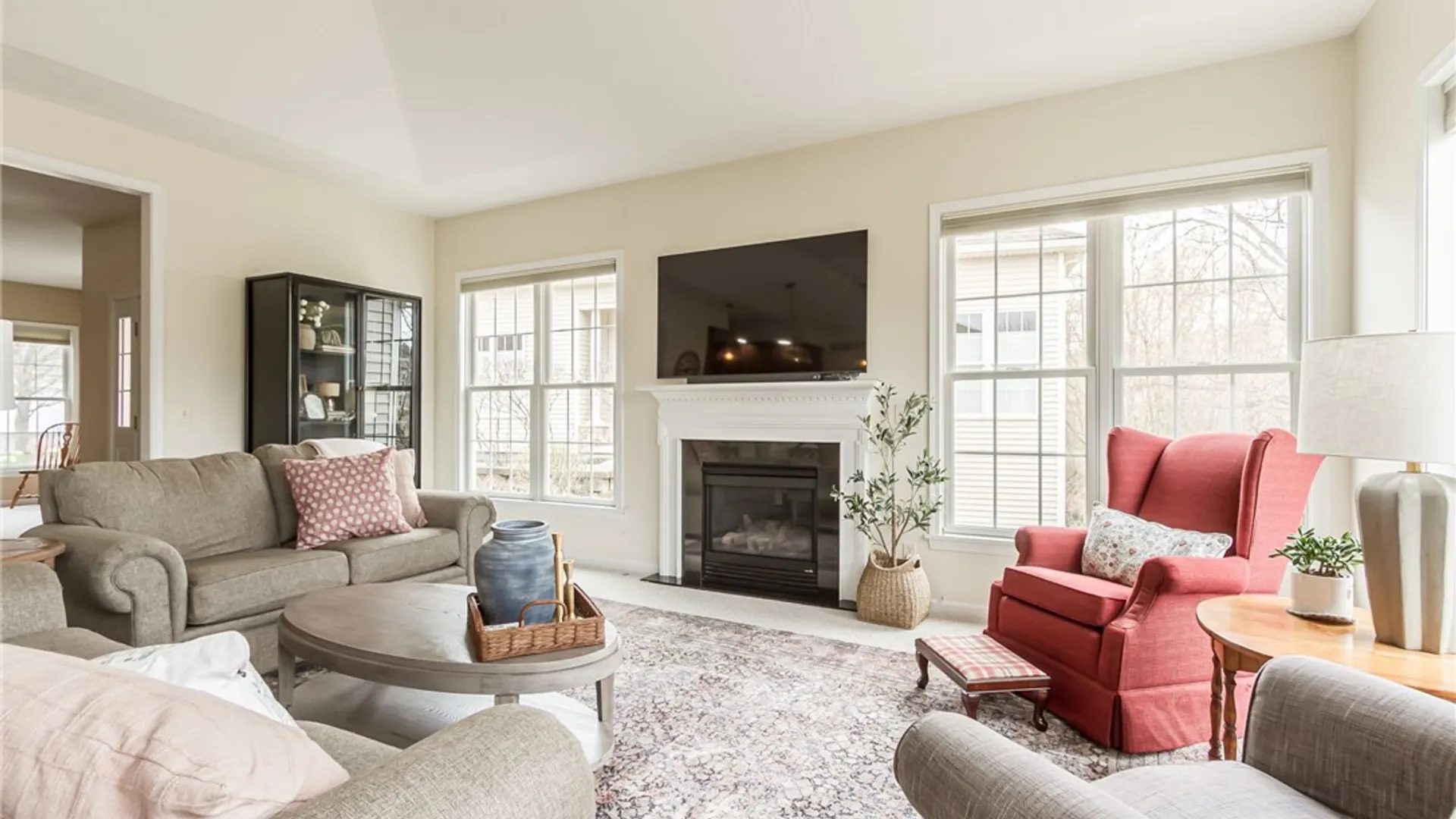 Property at 1098 Yorkshire Way, Victor, NY 14564 9