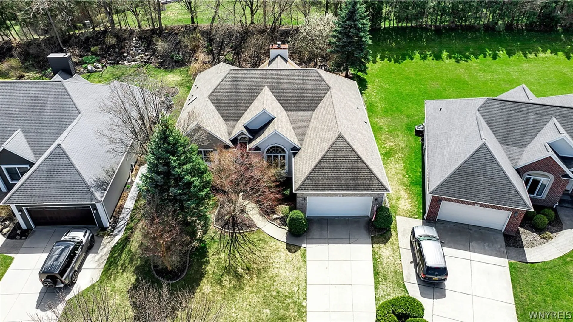 Property at 11 Brambly Court, Amherst, NY 14221 2