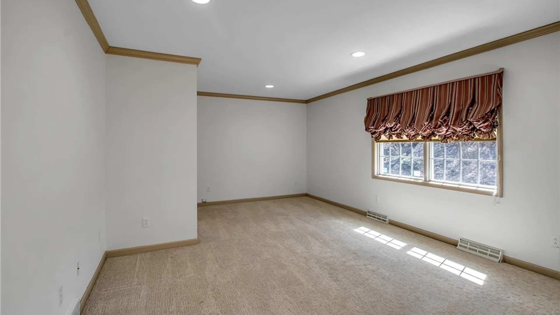 Property at 11 Brambly Court, Amherst, NY 14221 25