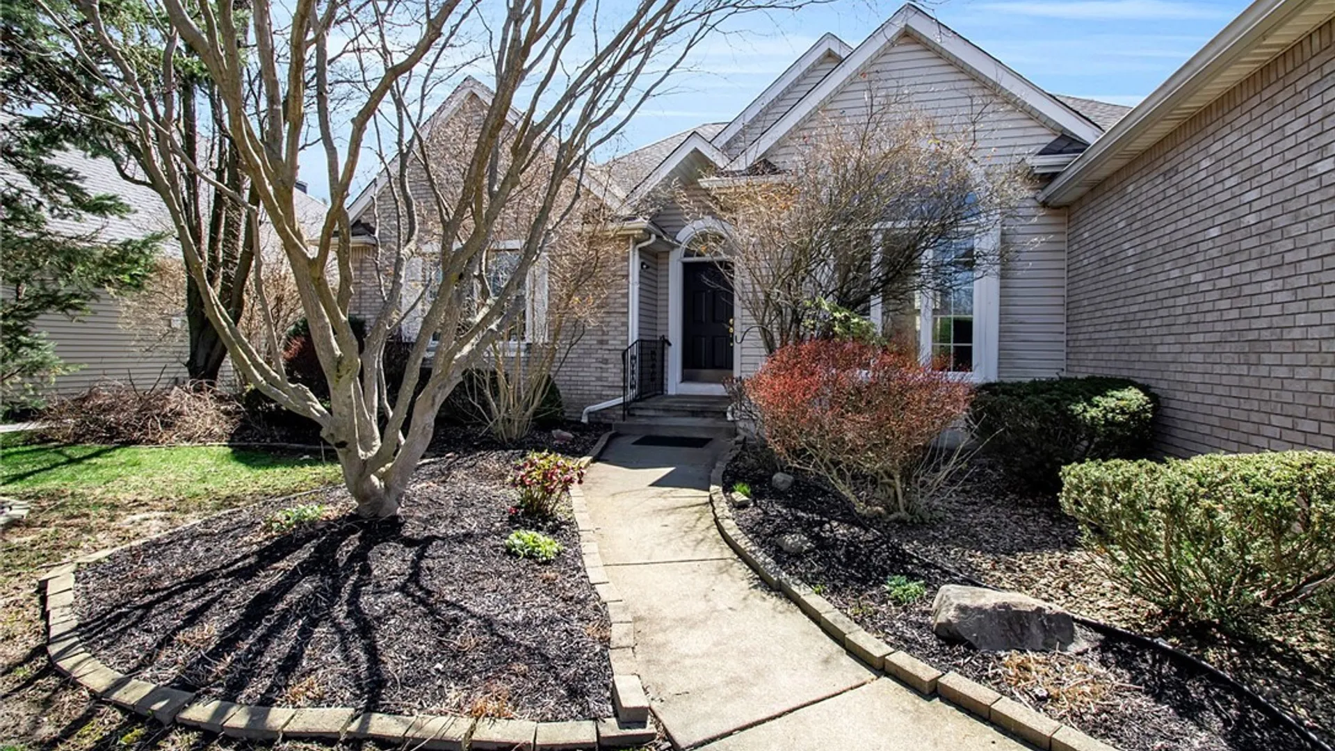 Property at 11 Brambly Court, Amherst, NY 14221 4