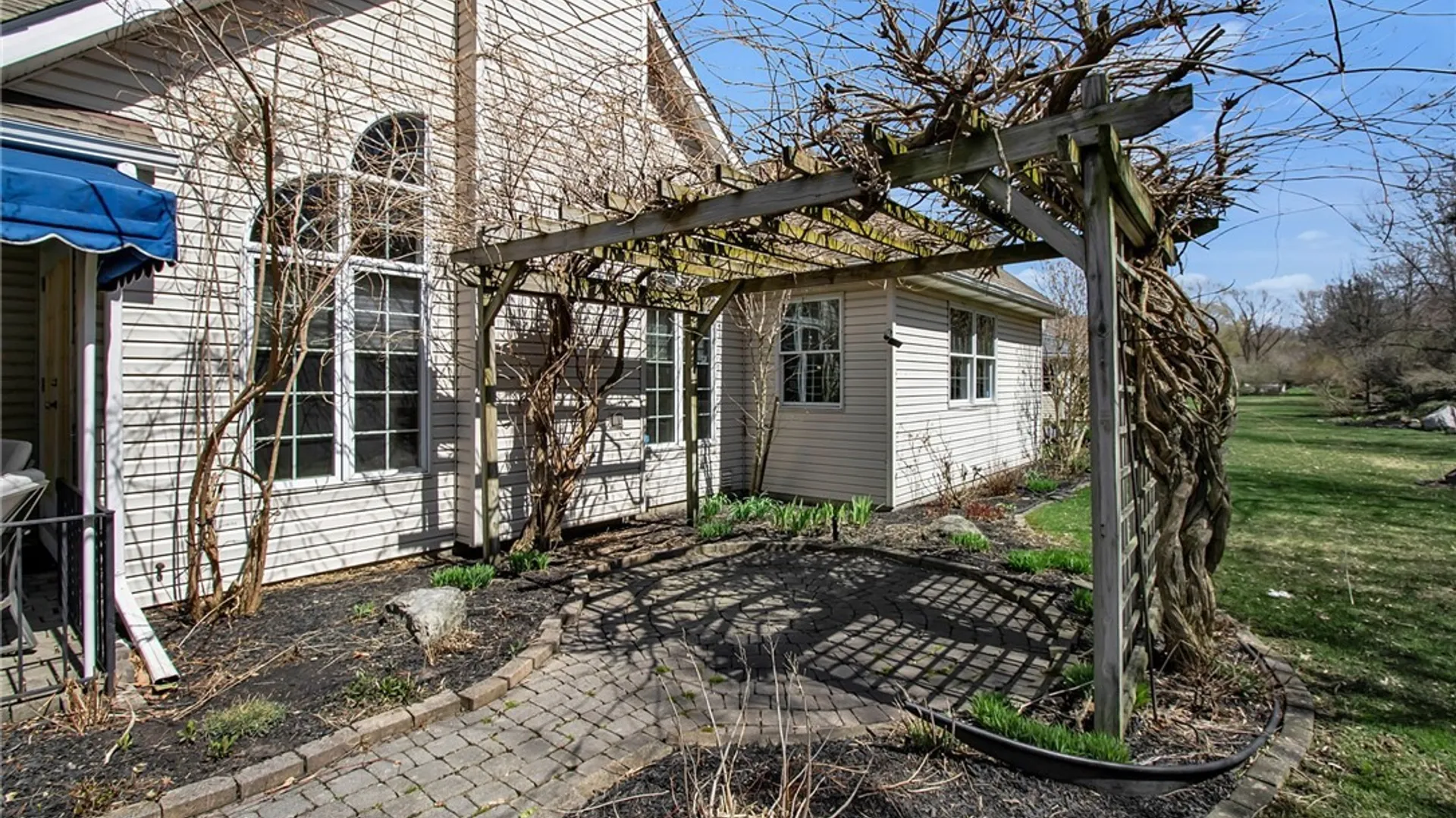 Property at 11 Brambly Court, Amherst, NY 14221 41