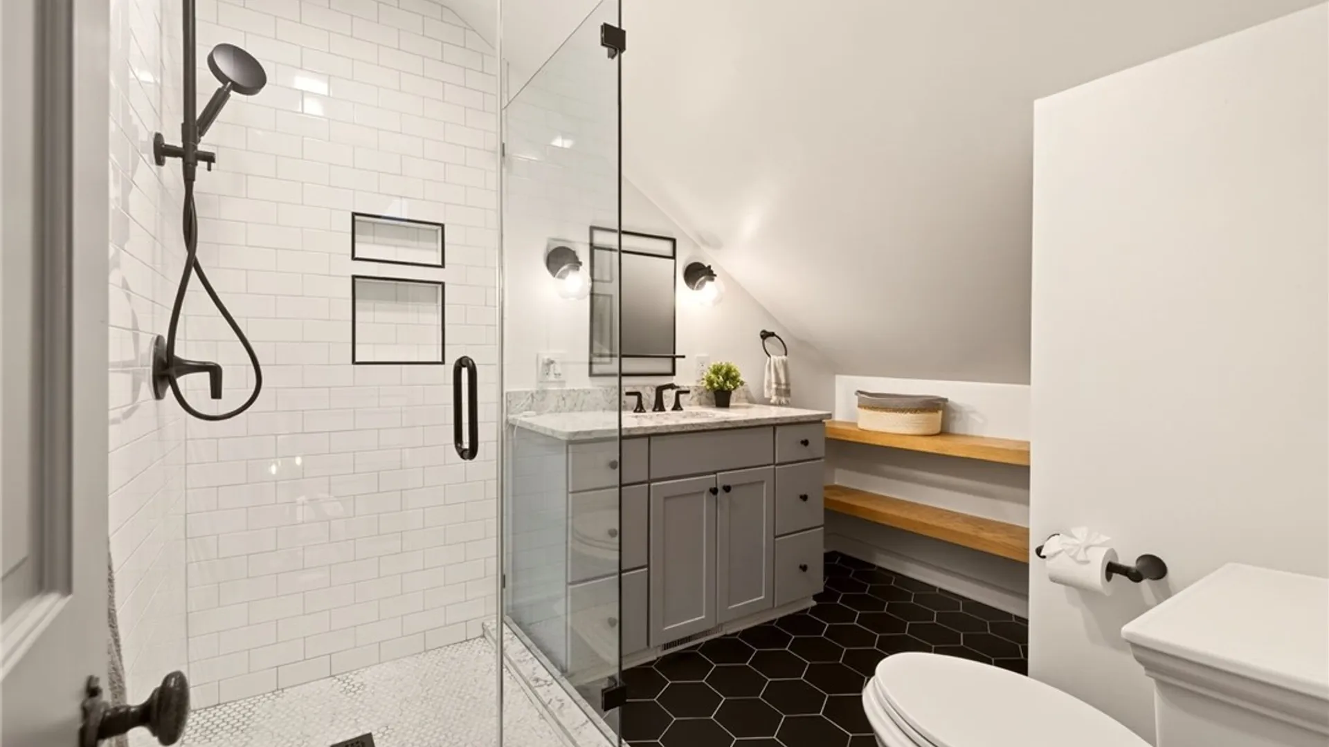 Property at 3 Stonegate Lane, Pittsford, NY 14534 36