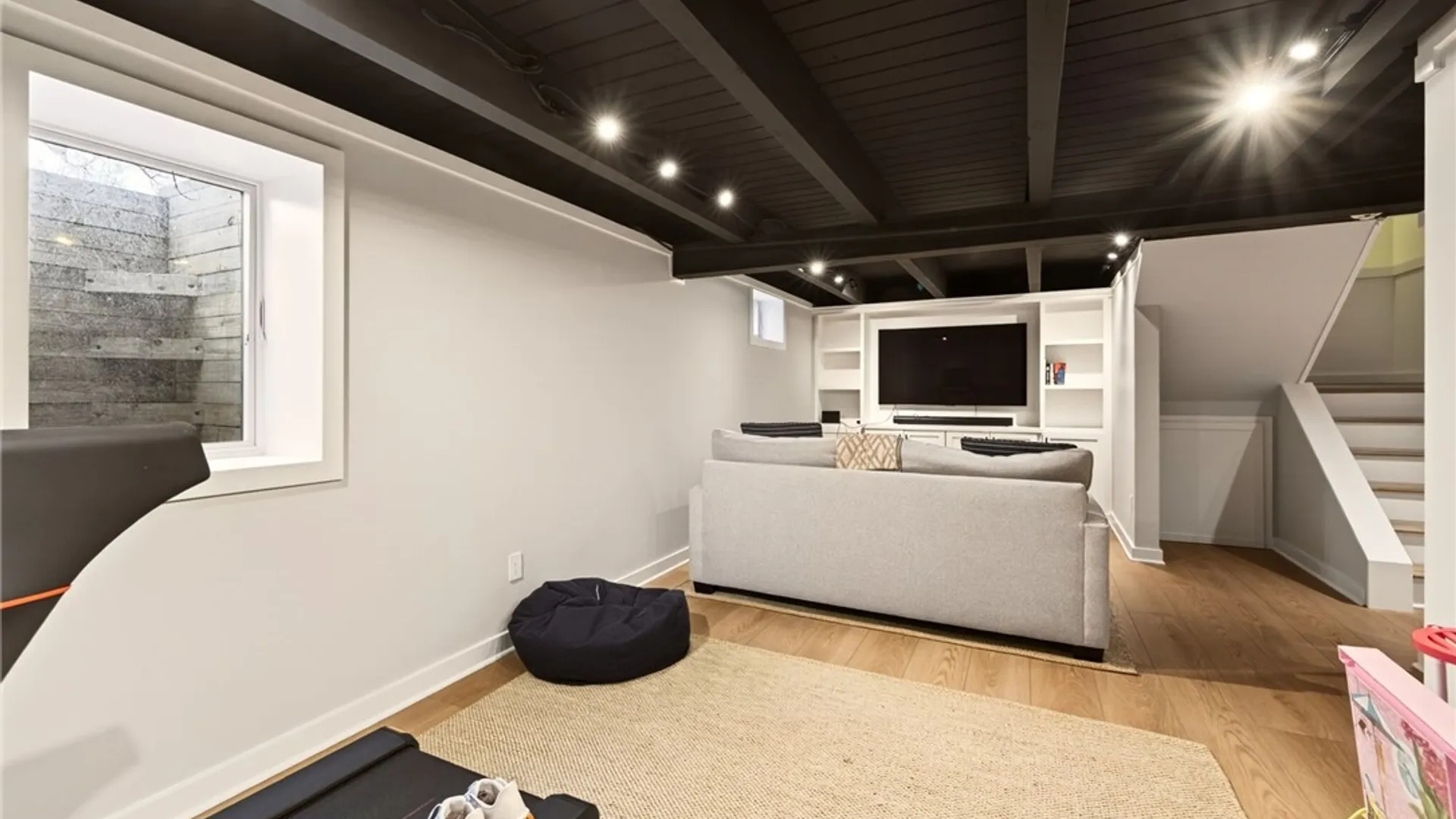 Property at 3 Stonegate Lane, Pittsford, NY 14534 44