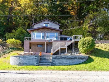 266 Bay Front Ln S, Irondequoit, NY 14609