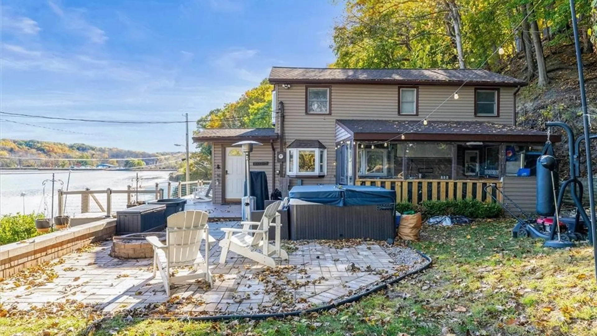 Property at 266 Bay Front Ln S, Irondequoit, NY 14609 3