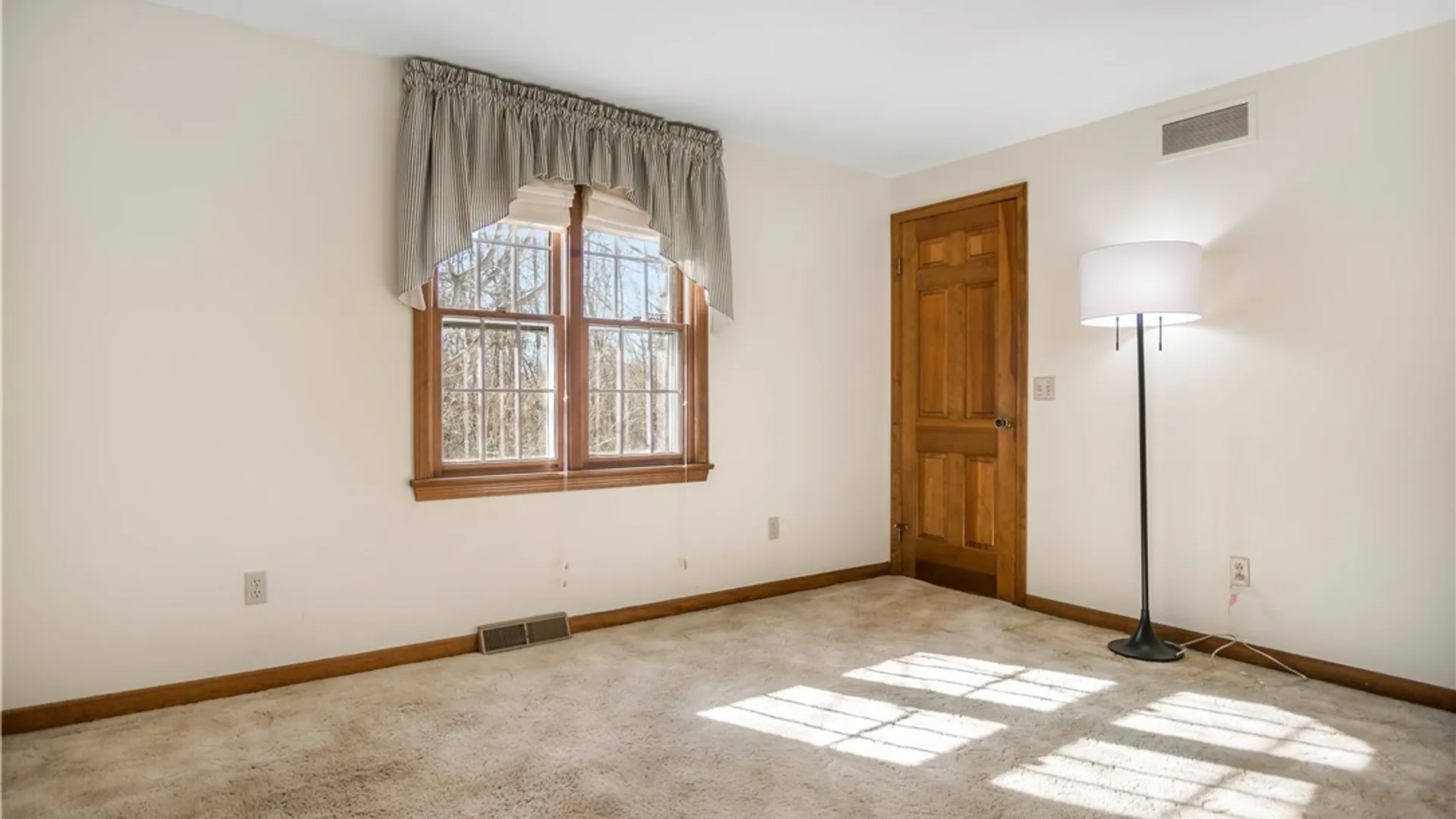 Property at 4660 Oakwood Lane, Clarence, NY 14031 11