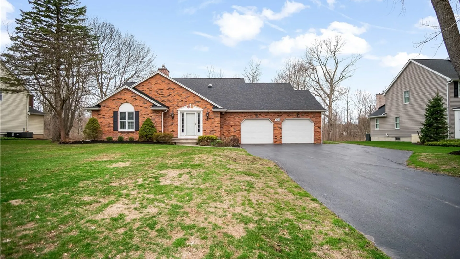 Property at 4660 Oakwood Lane, Clarence, NY 14031 2