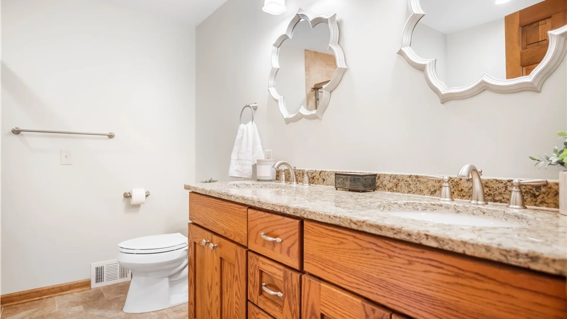 Property at 4660 Oakwood Lane, Clarence, NY 14031 9
