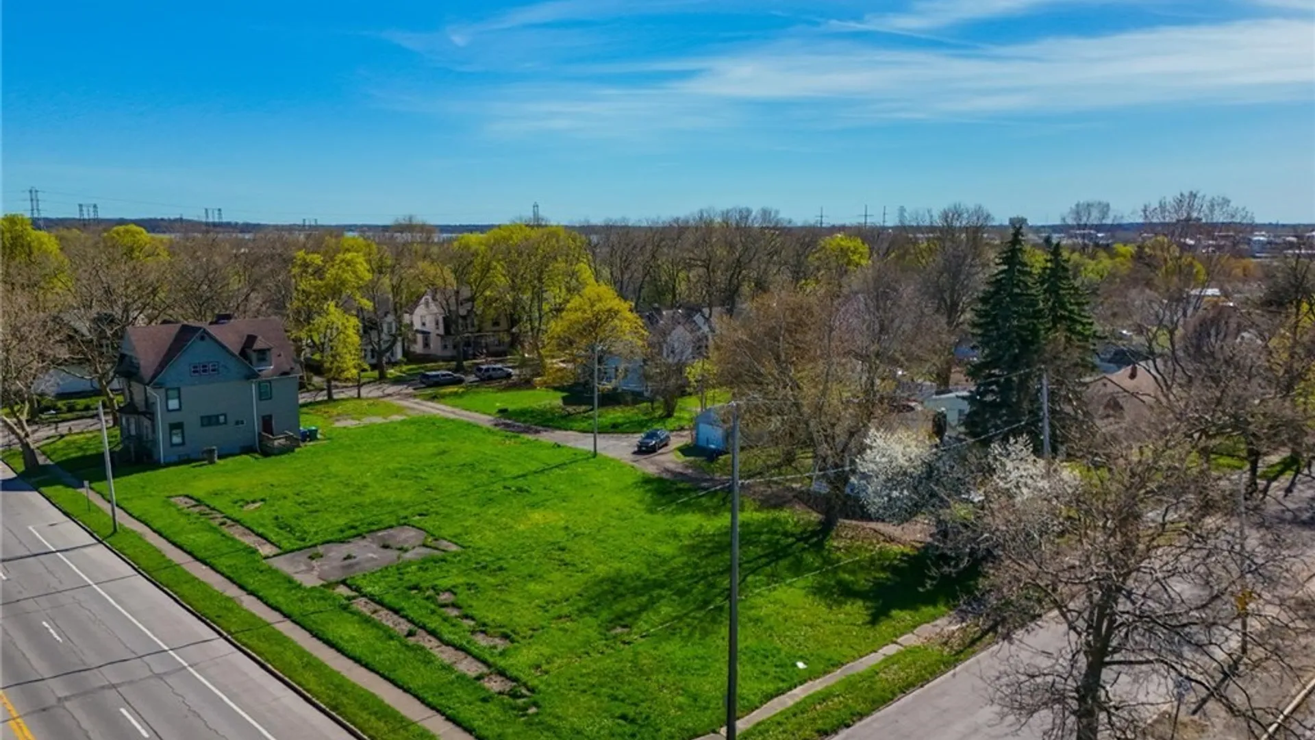 Property at 39 Hyde Park Boulevard, Niagara Falls, NY 14303 3