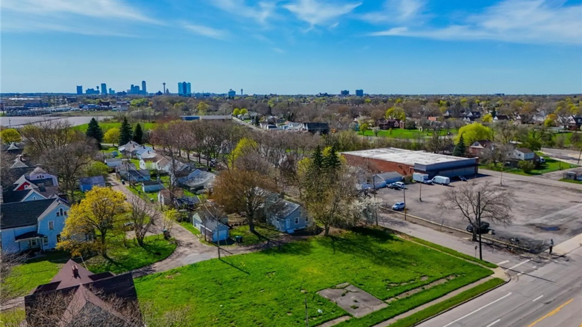 Property at 39 Hyde Park Boulevard, Niagara Falls, NY 14303 4