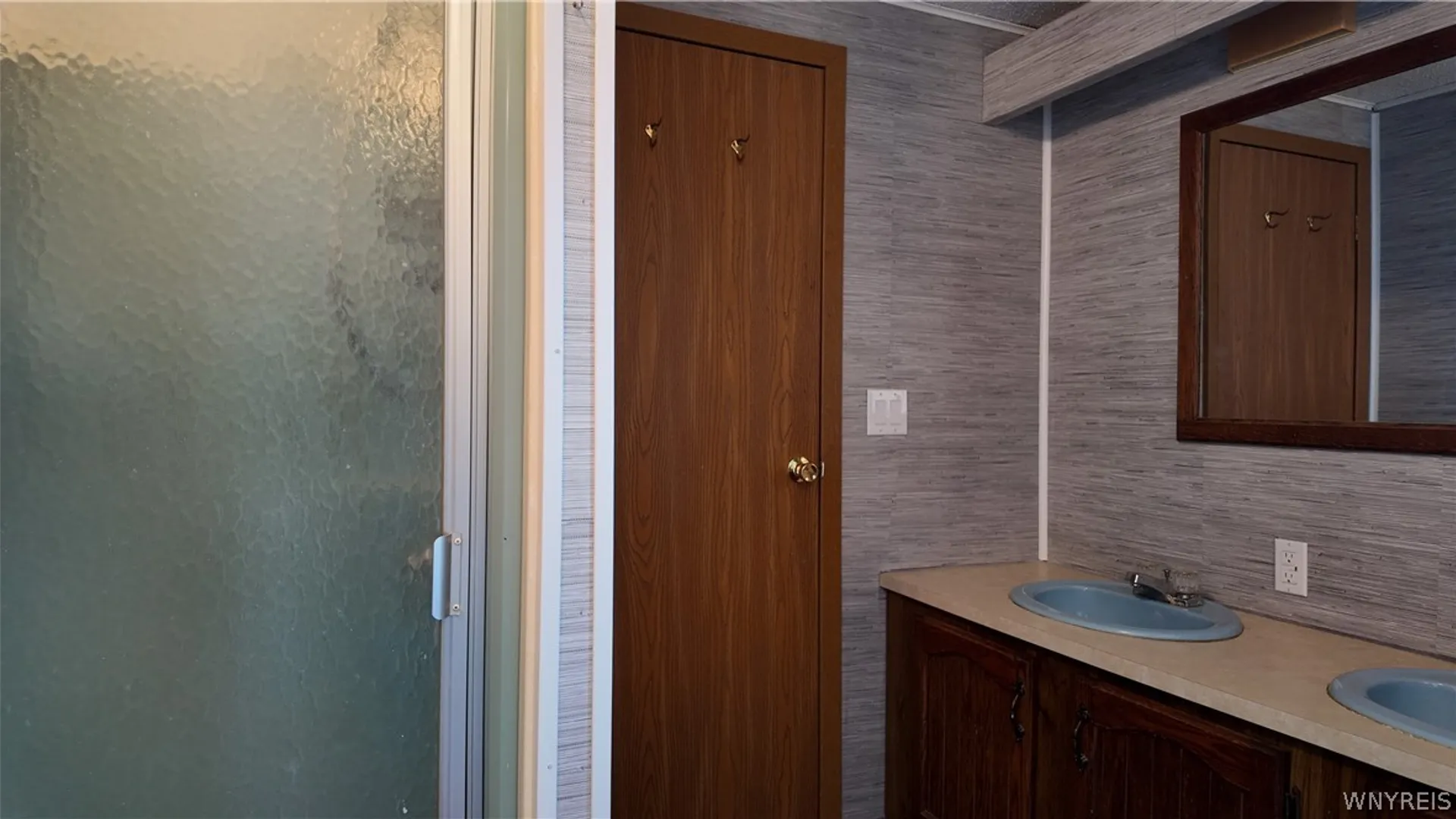 Property at 13 Rippleway Drive, Hamburg, NY 14075 11