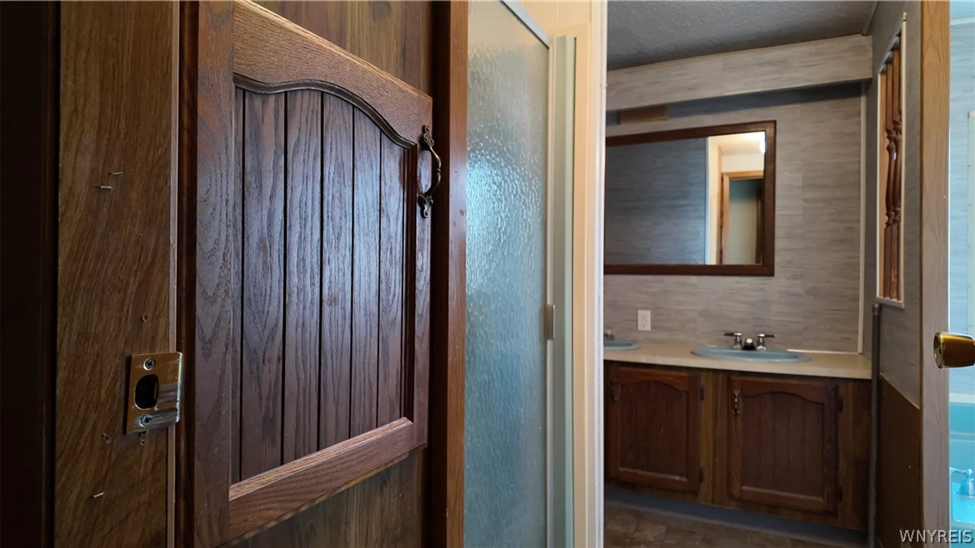 Property at 13 Rippleway Drive, Hamburg, NY 14075 12