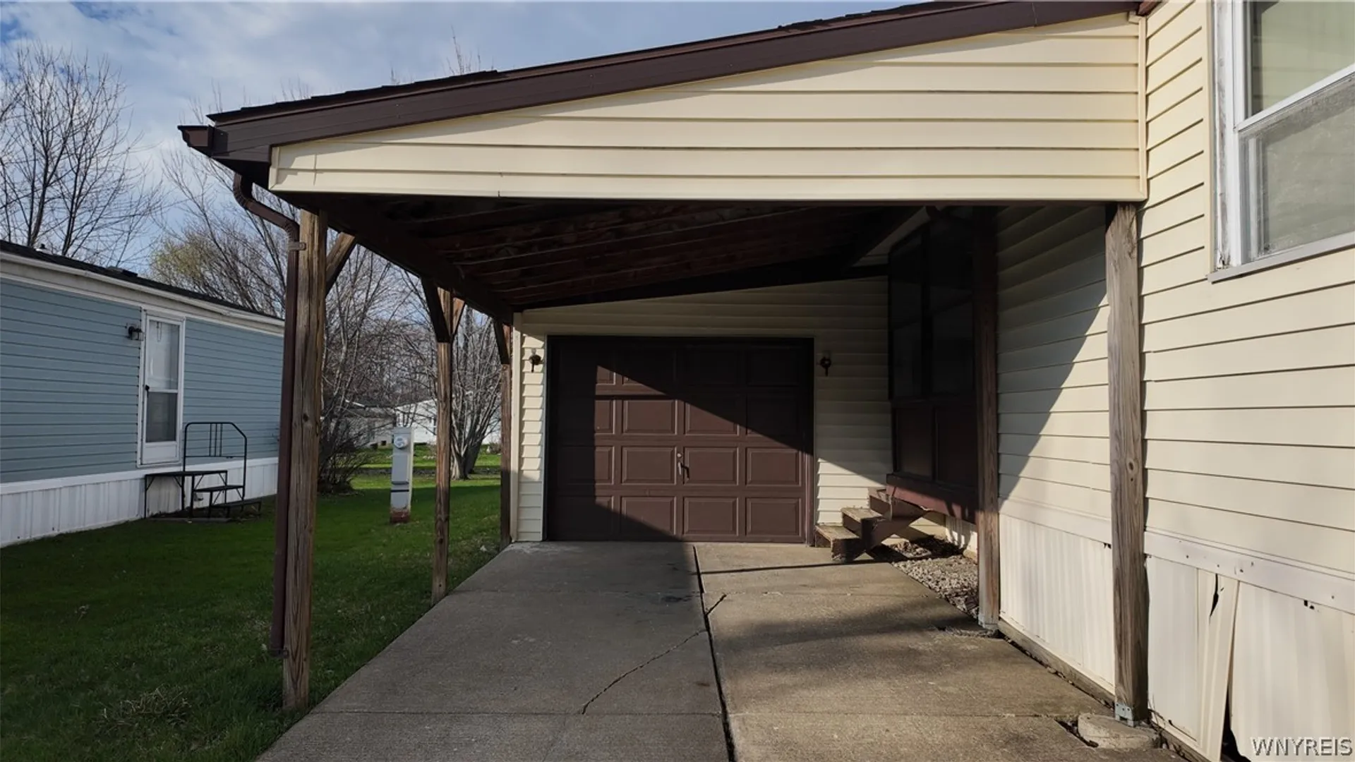 Property at 13 Rippleway Drive, Hamburg, NY 14075 16