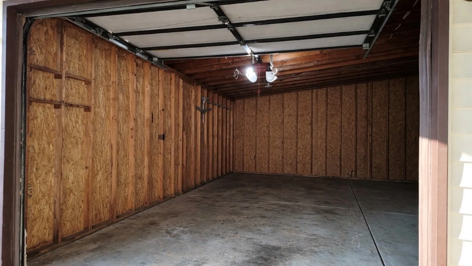 Property at 13 Rippleway Drive, Hamburg, NY 14075 17