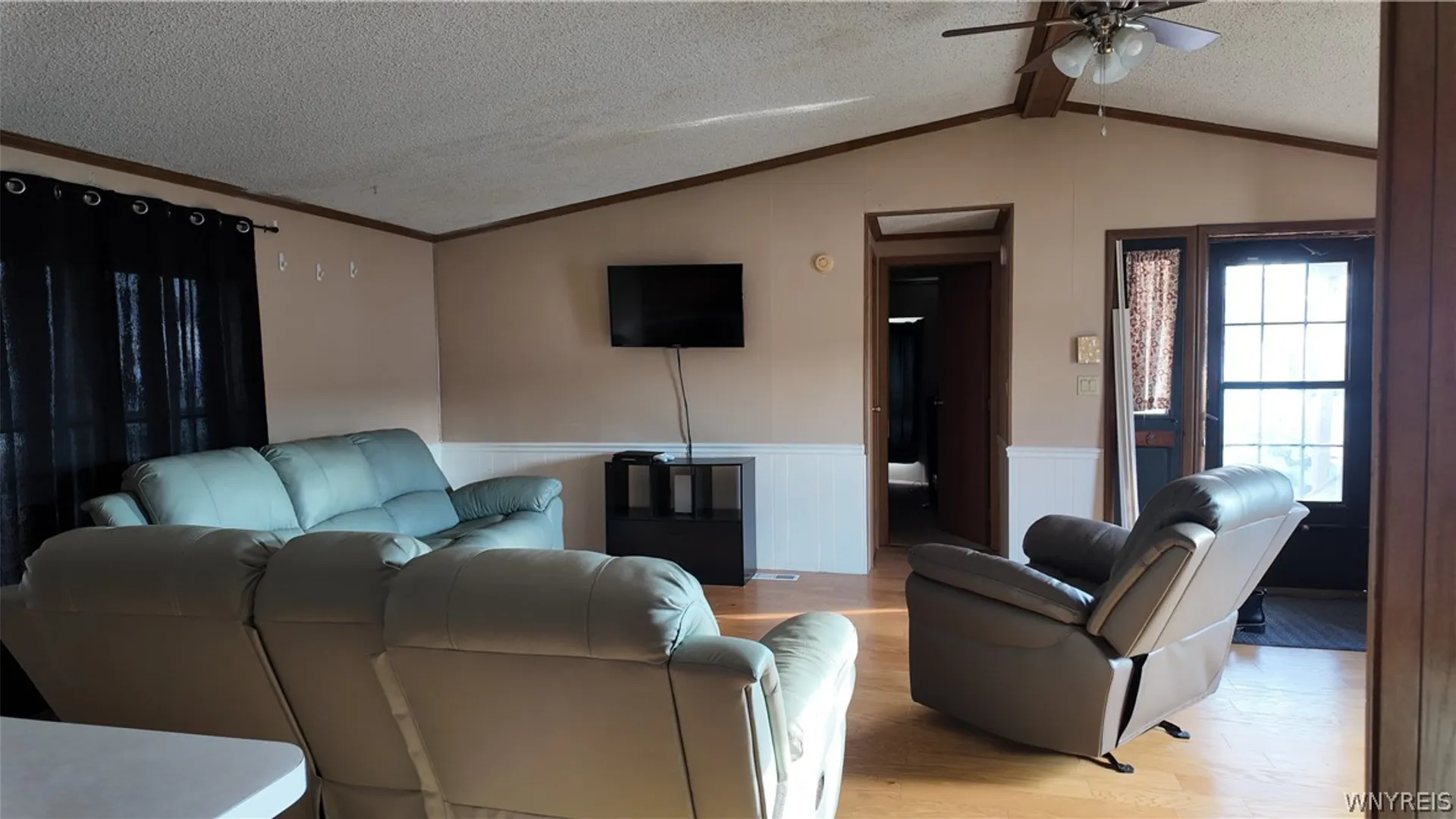 Property at 13 Rippleway Drive, Hamburg, NY 14075 8