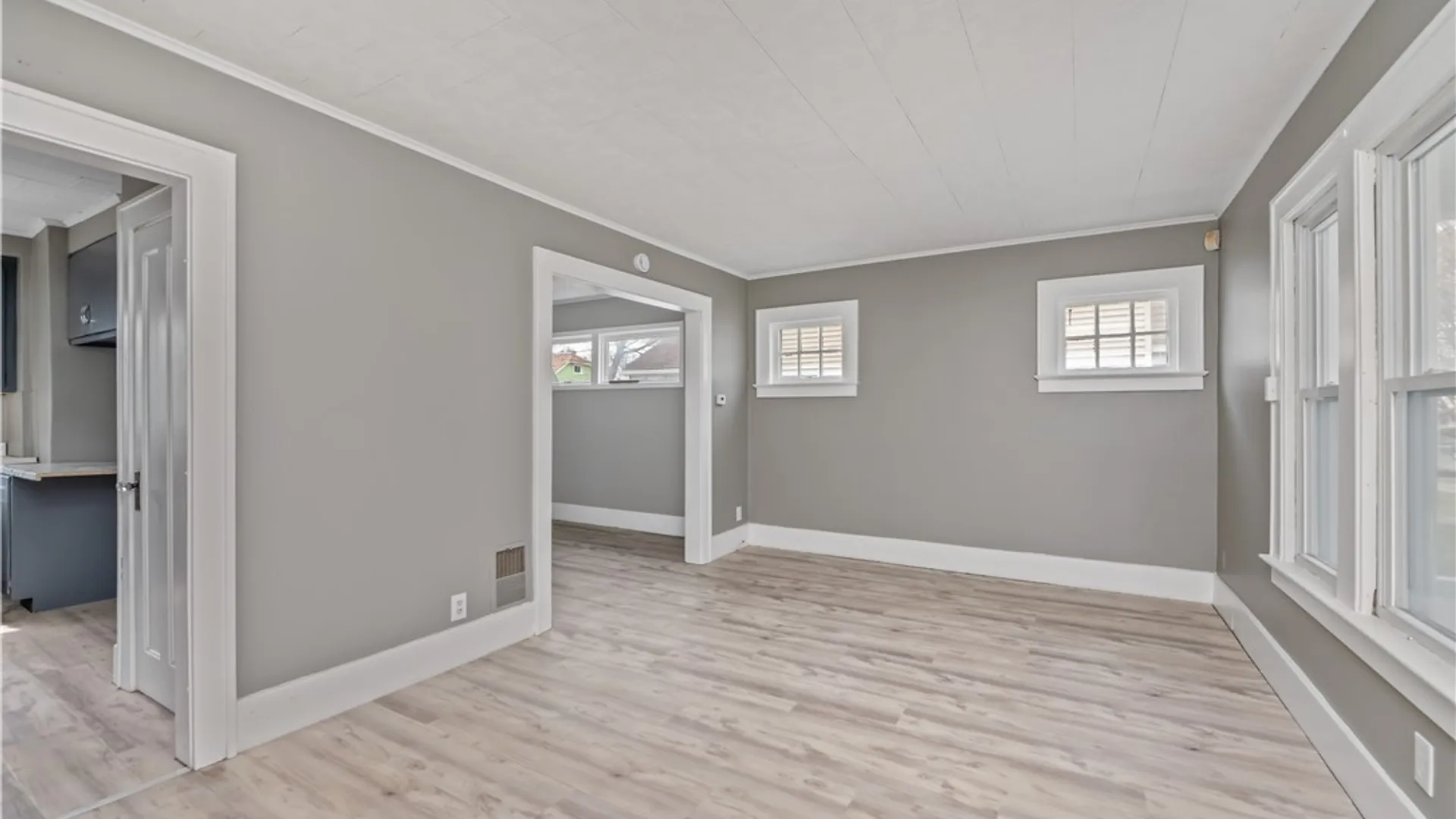 Property at 961 Arnett Boulevard, Rochester, NY 14619 4