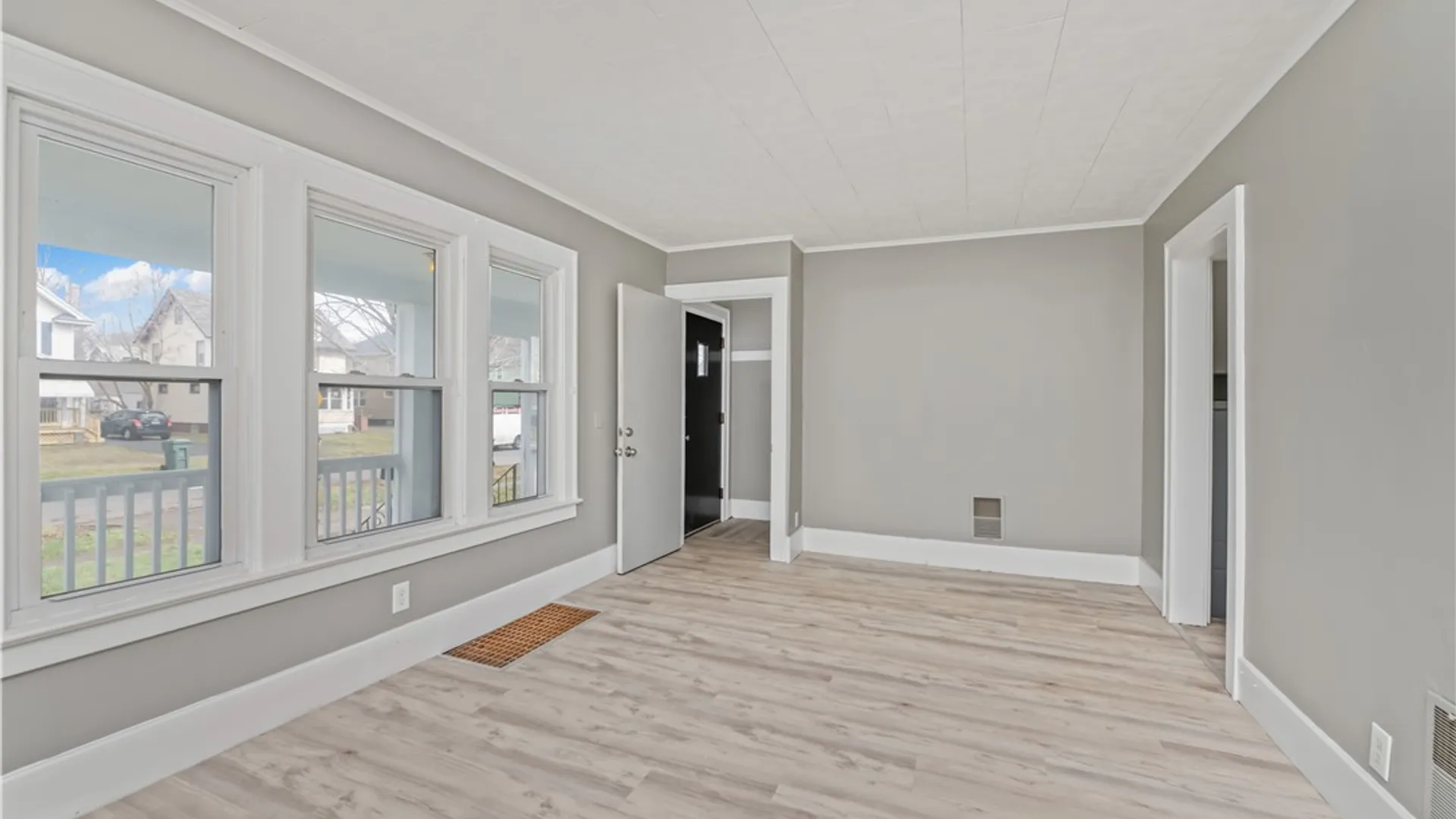 Property at 961 Arnett Boulevard, Rochester, NY 14619 6