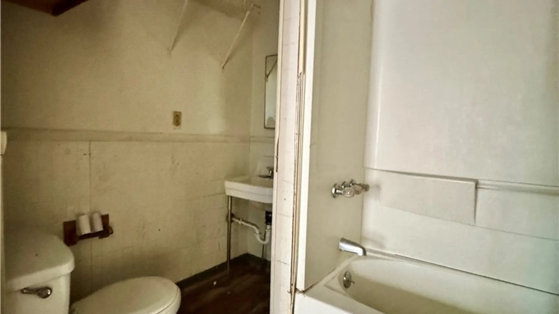 Property at 2022 La Salle Avenue, Niagara Falls, NY 14301 22