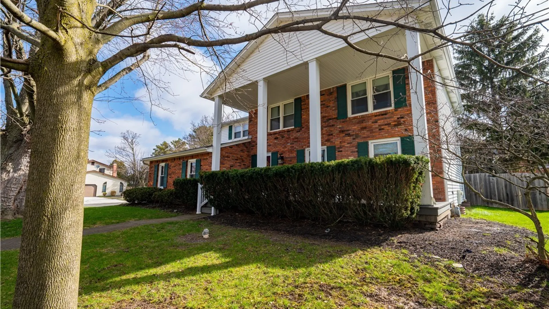 Property at 171 Oakbrook Drive, Amherst, NY 14221 4