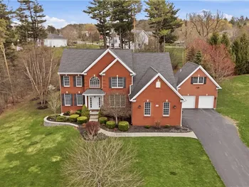 Property at 5 Kingfisher Court, Orchard Park, NY 14127