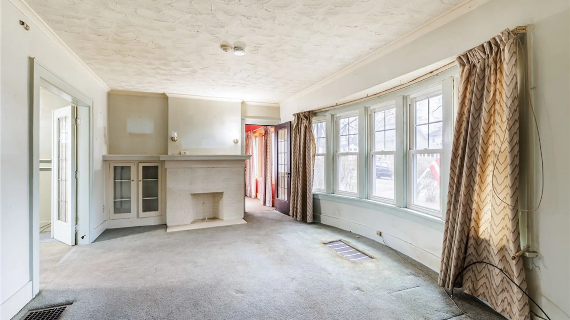 Property at 22 Grassmere Park, Rochester, NY 14612 6
