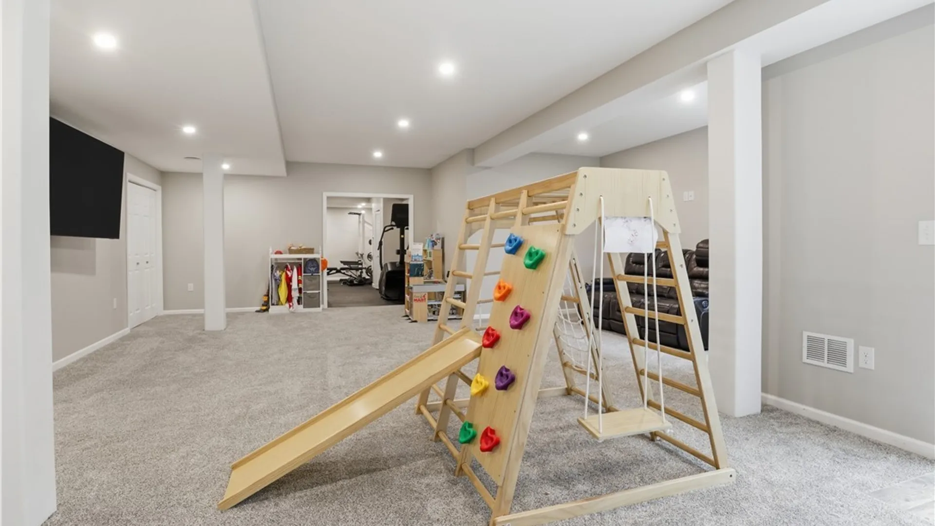 Property at 17 Woodthrush, Orchard Park, NY 14127 32