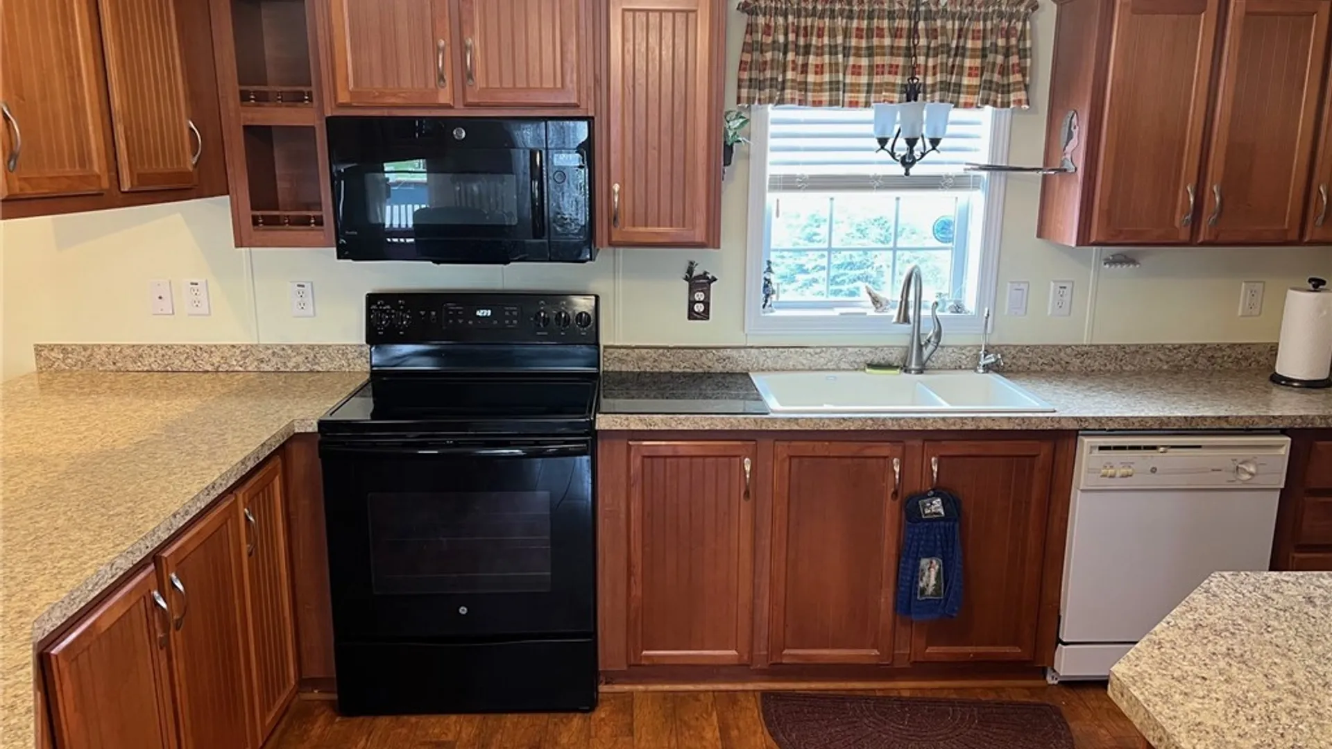 Property at 8 MAJESTIC LN, New Hartford, NY 13413 10