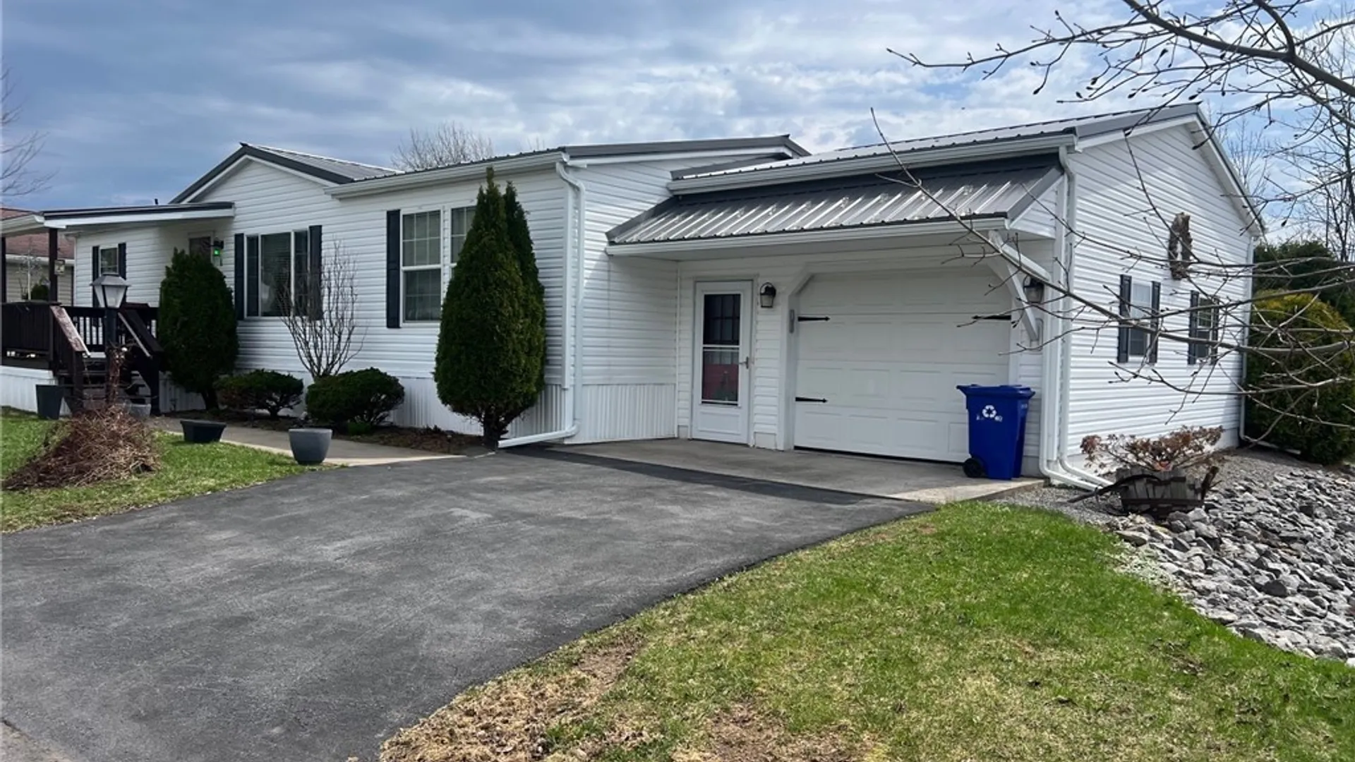 Property at 8 MAJESTIC LN, New Hartford, NY 13413 3