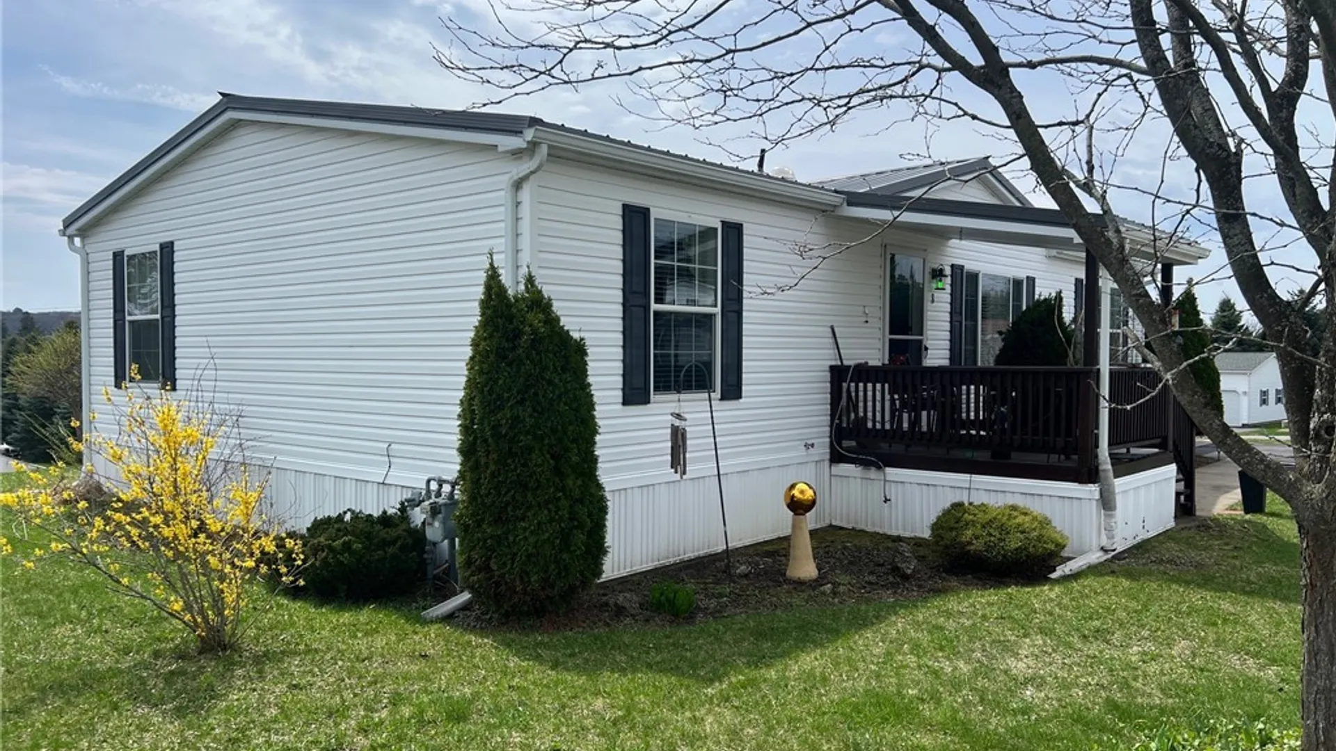 Property at 8 MAJESTIC LN, New Hartford, NY 13413 4